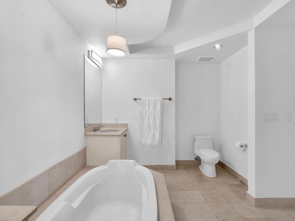 801 S Olive Avenue 1521