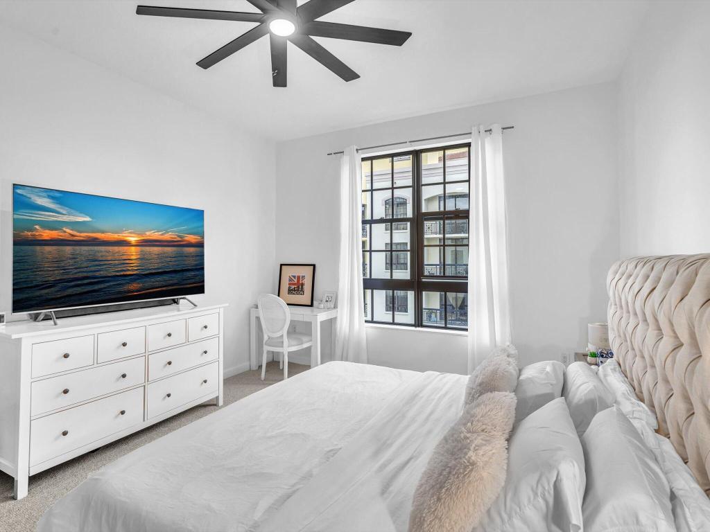 801 S Olive Avenue 1521