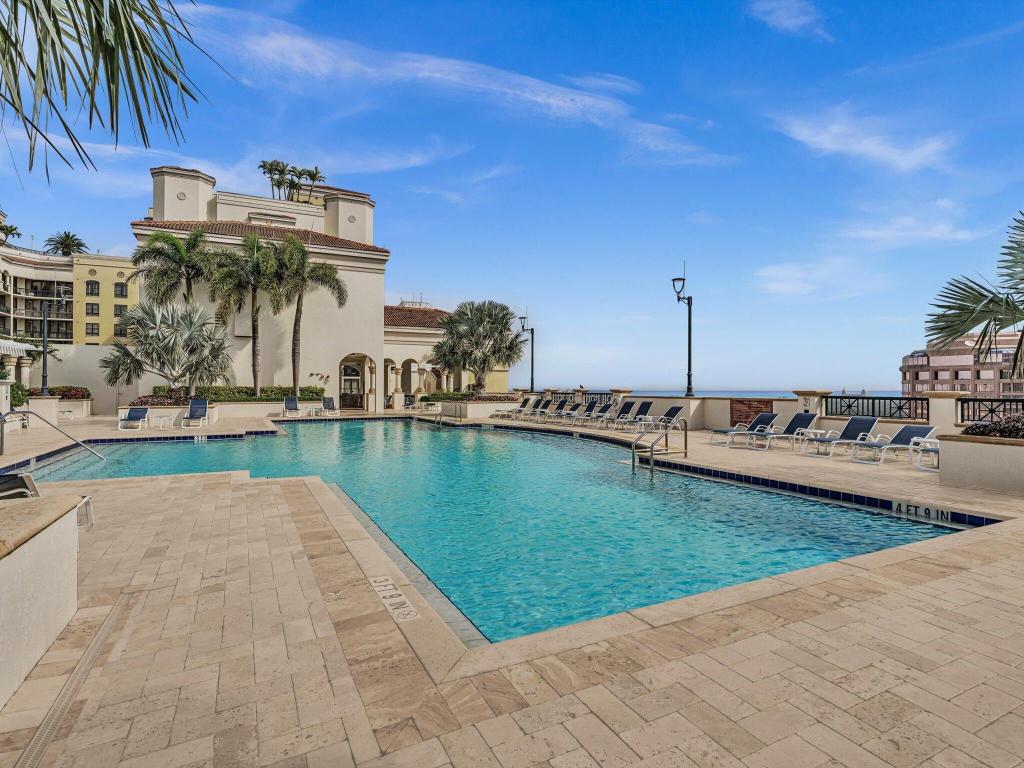 801 S Olive Avenue 1521