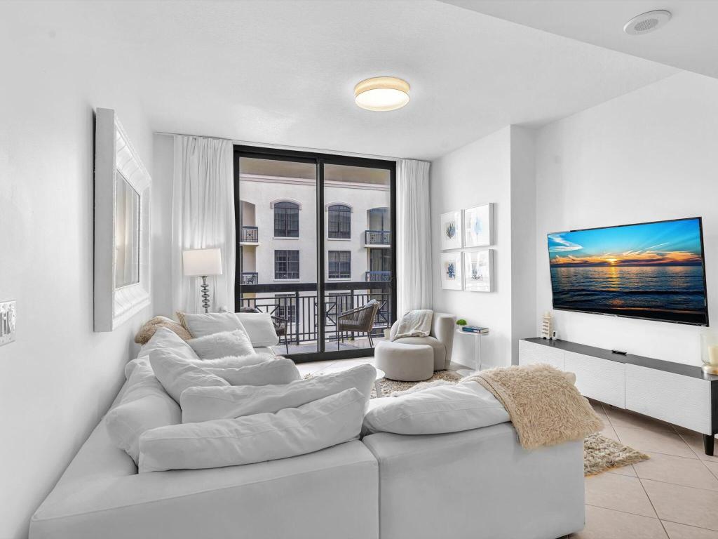 801 S Olive Avenue 1521