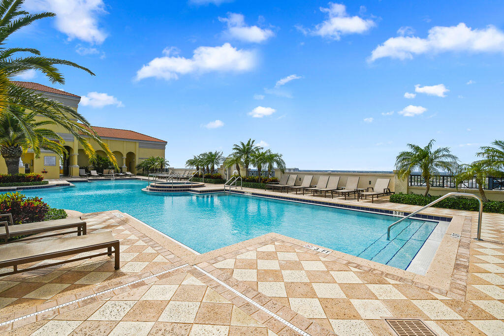 701 S Olive Avenue S 1413