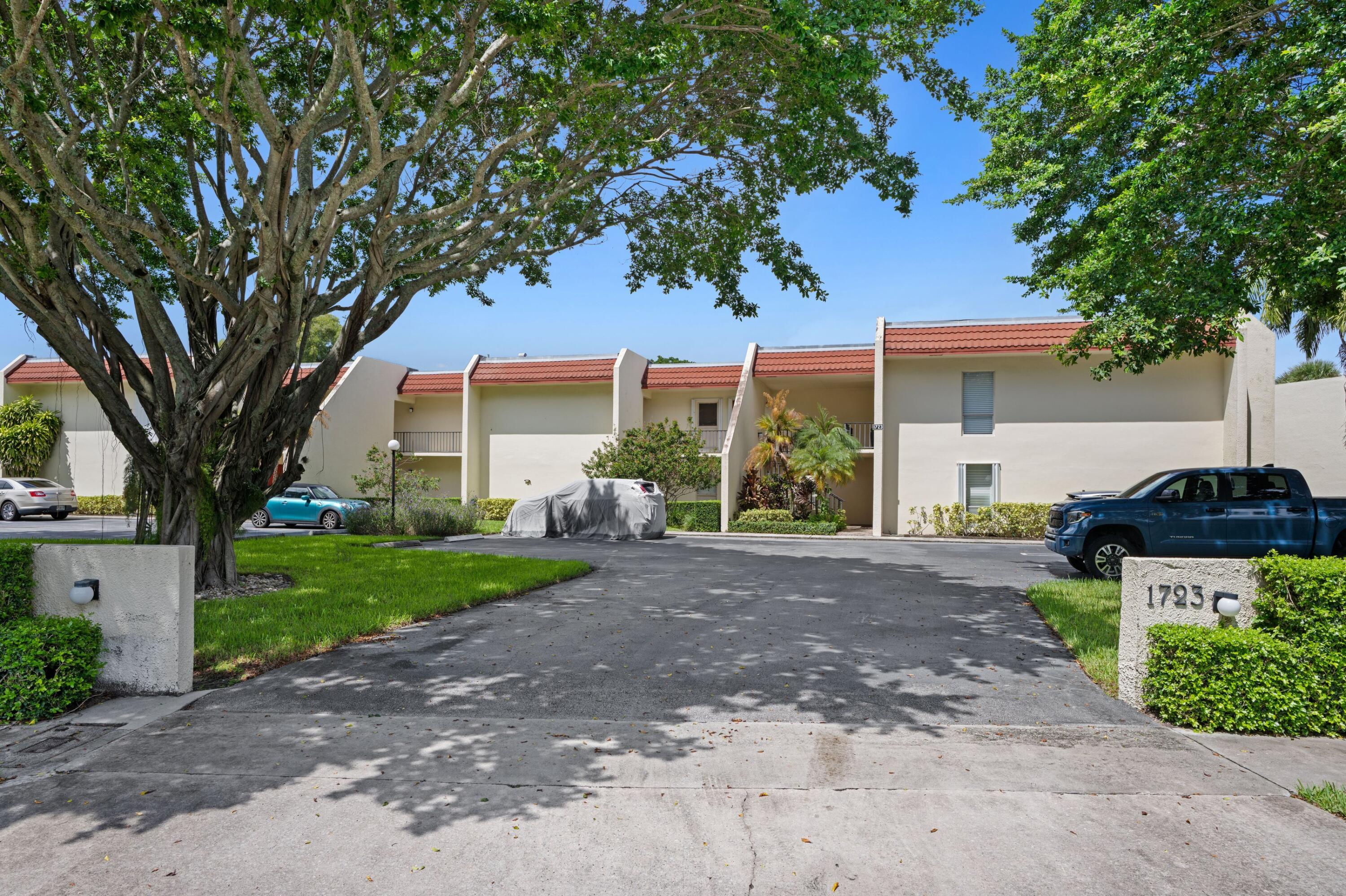 1723 Consulate Place 102