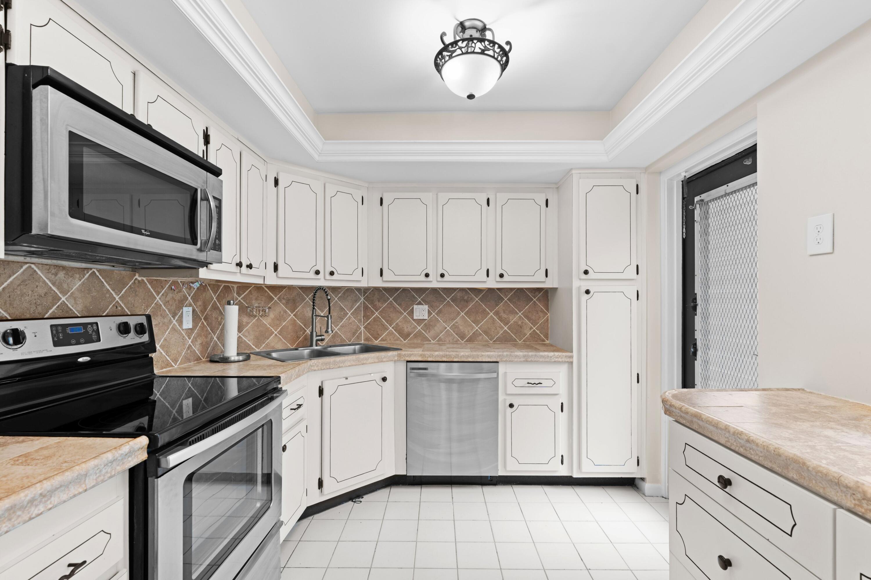 1723 Consulate Place 102