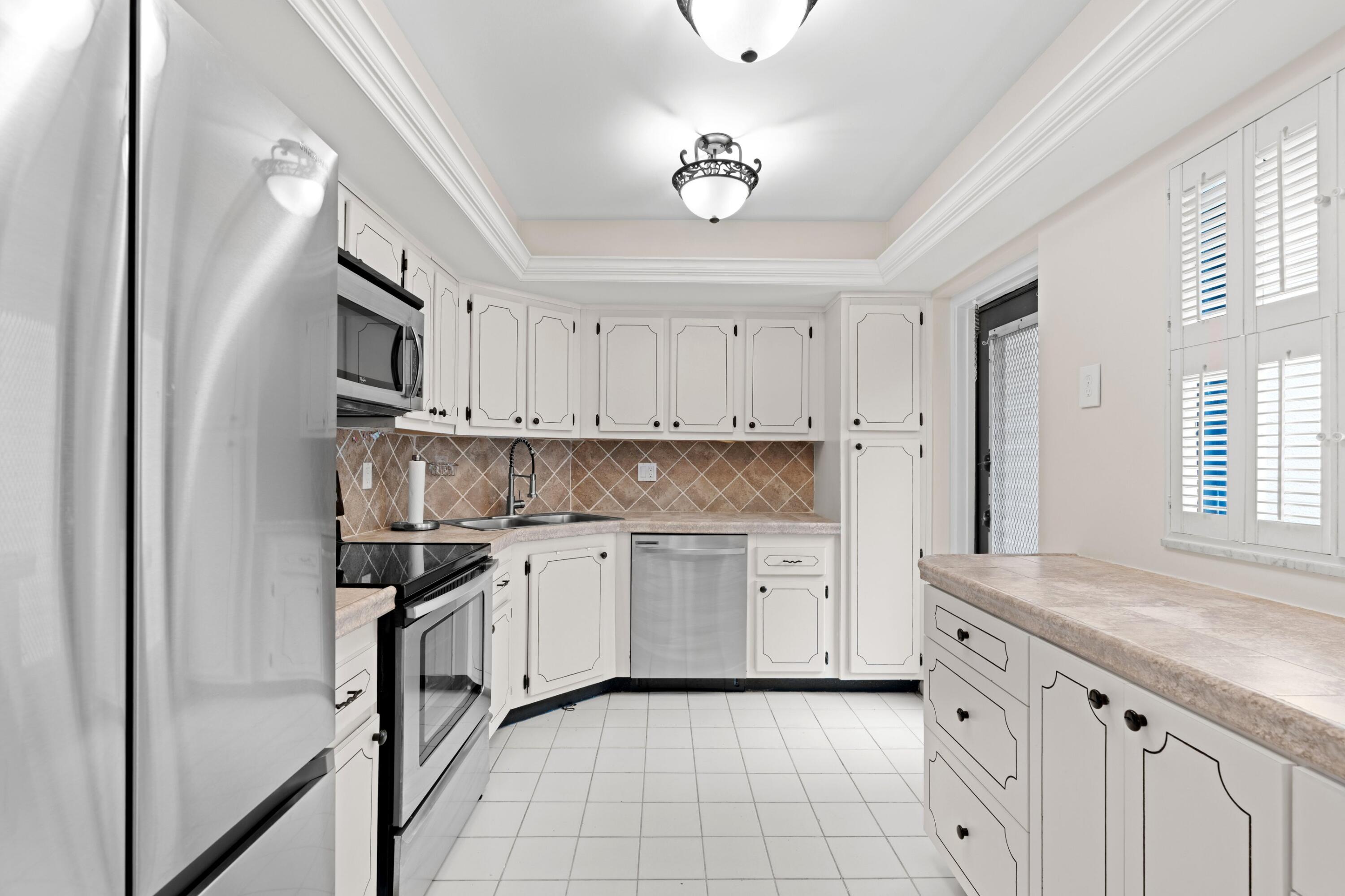 1723 Consulate Place 102