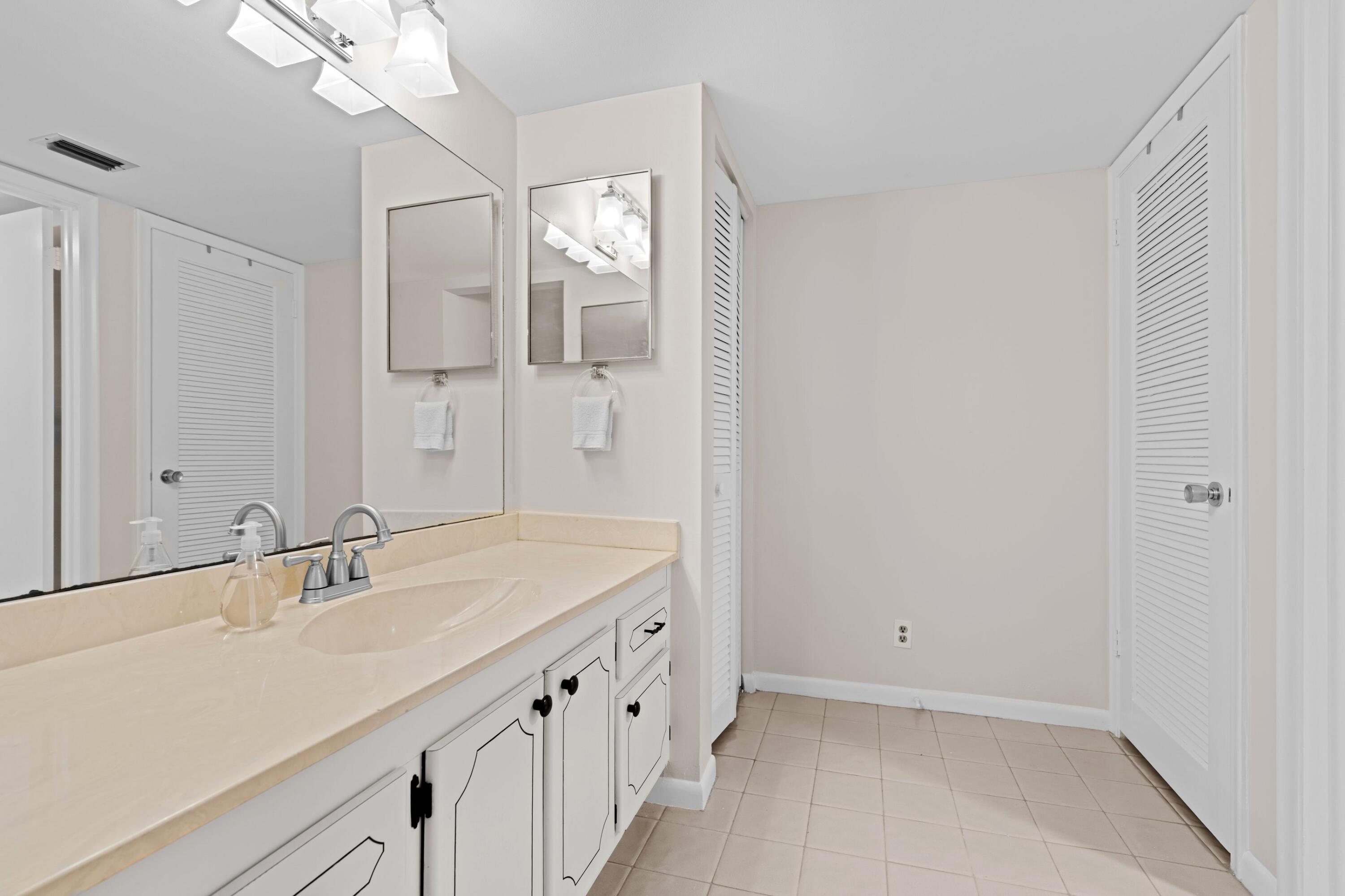 1723 Consulate Place 102