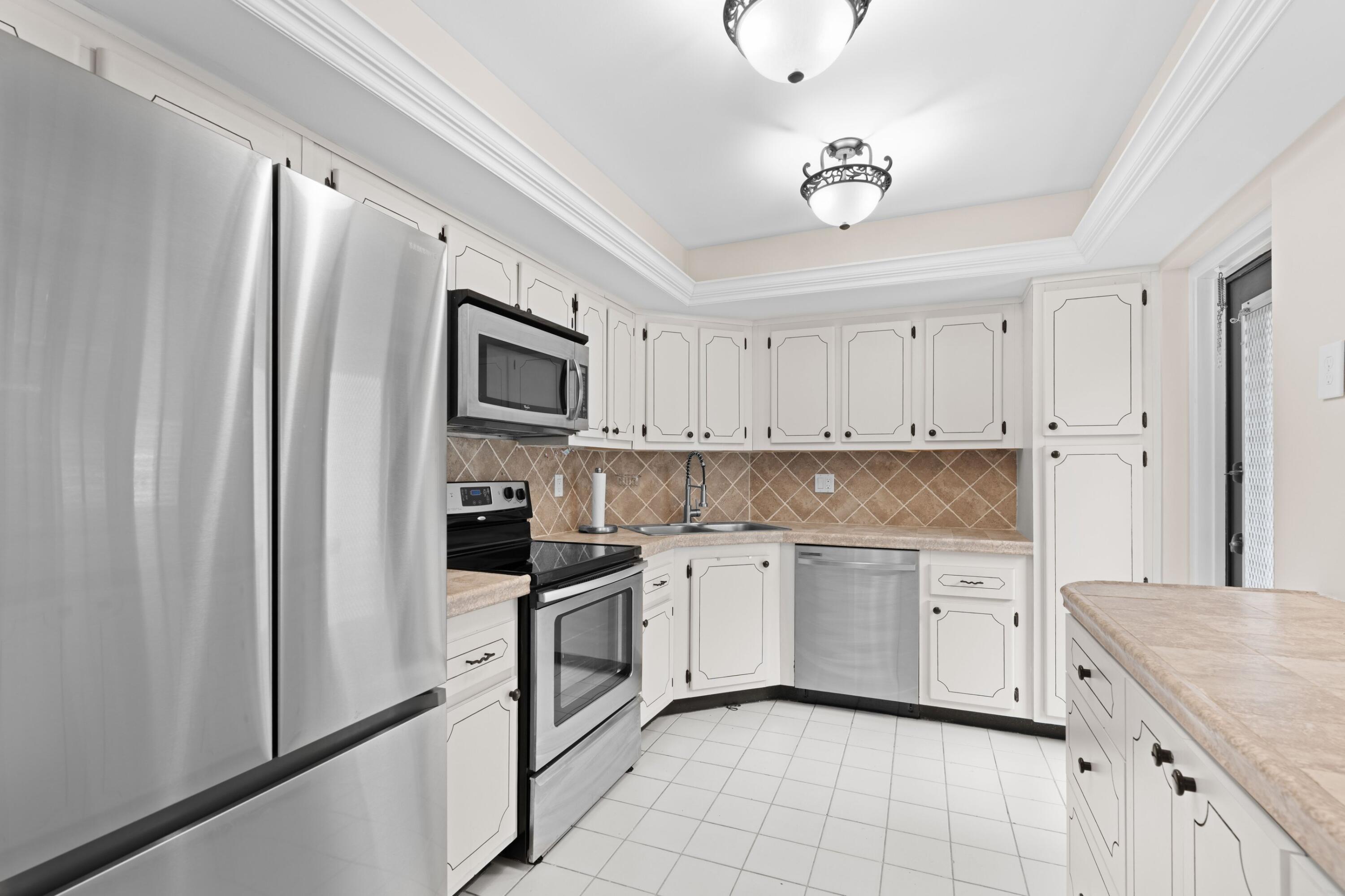 1723 Consulate Place 102