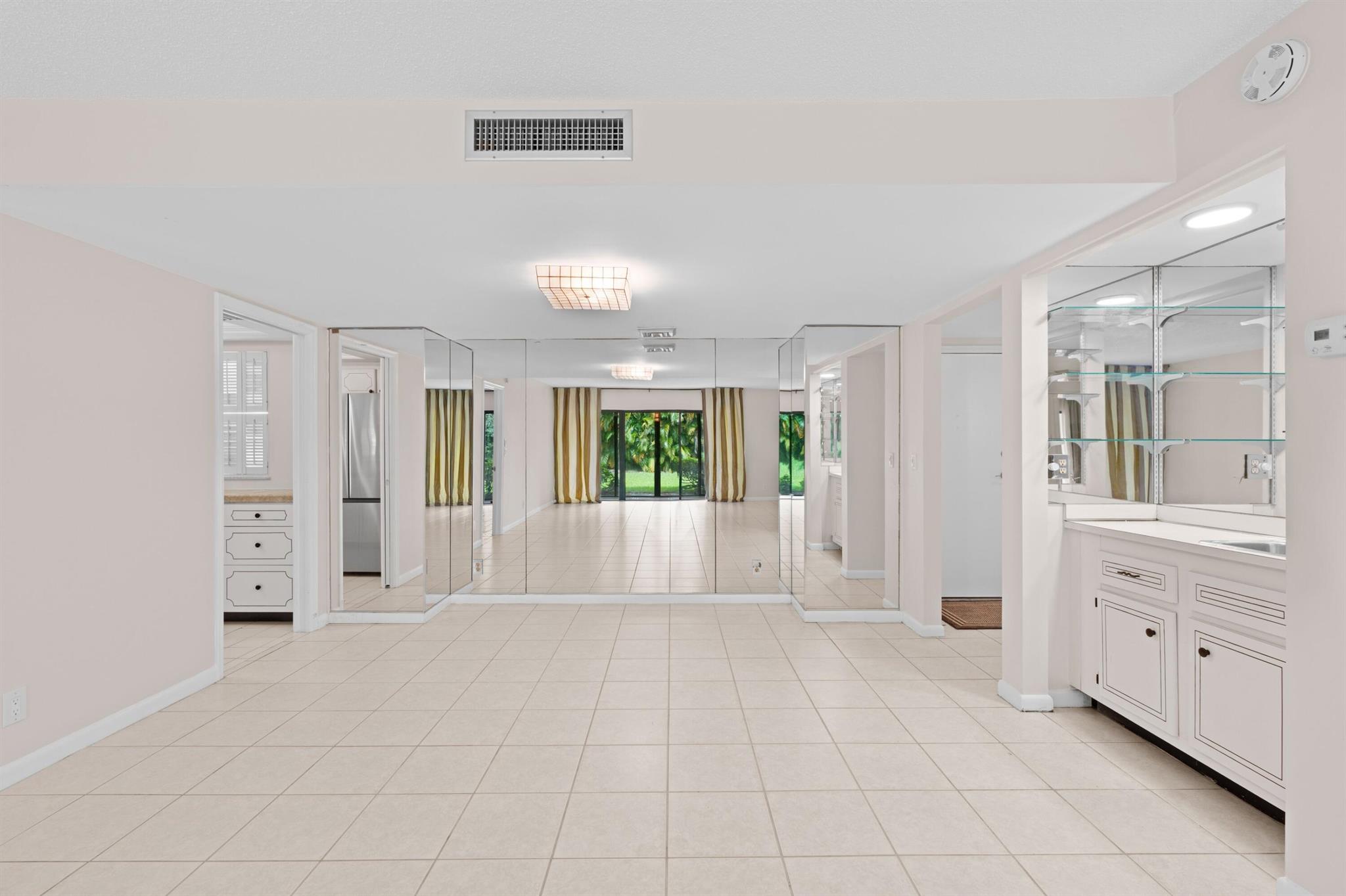 1723 Consulate Place 102