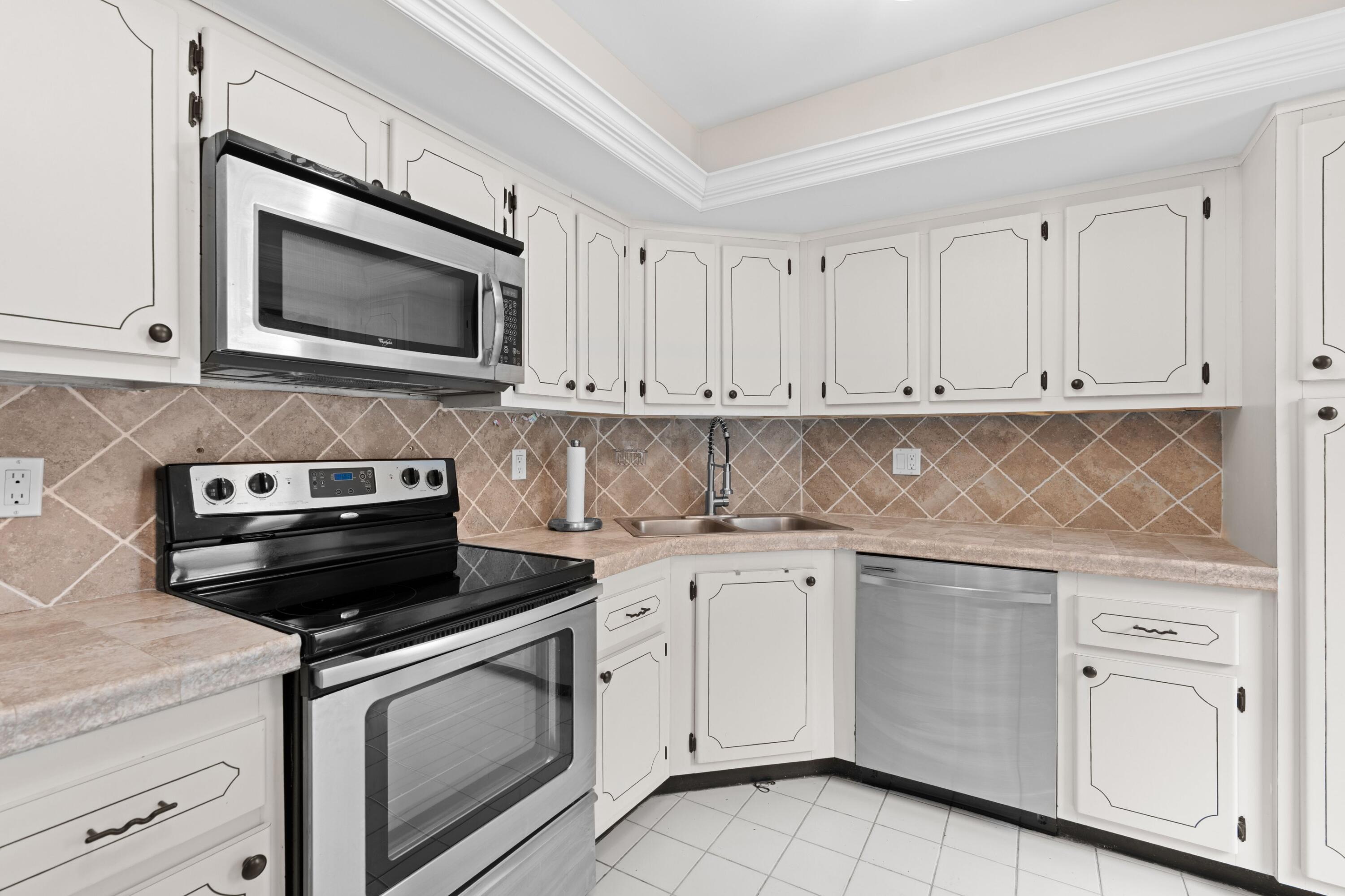 1723 Consulate Place 102