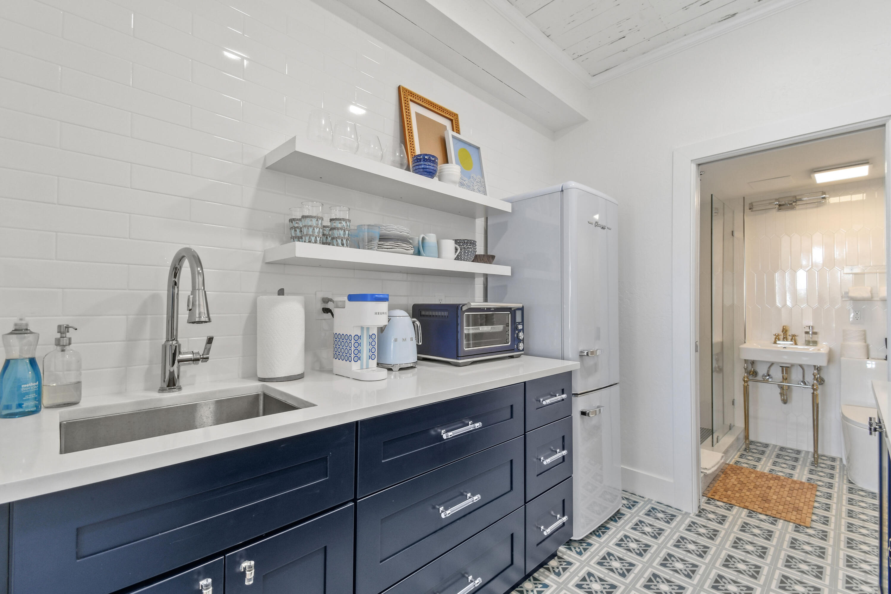 235 Sunrise Avenue Ph6