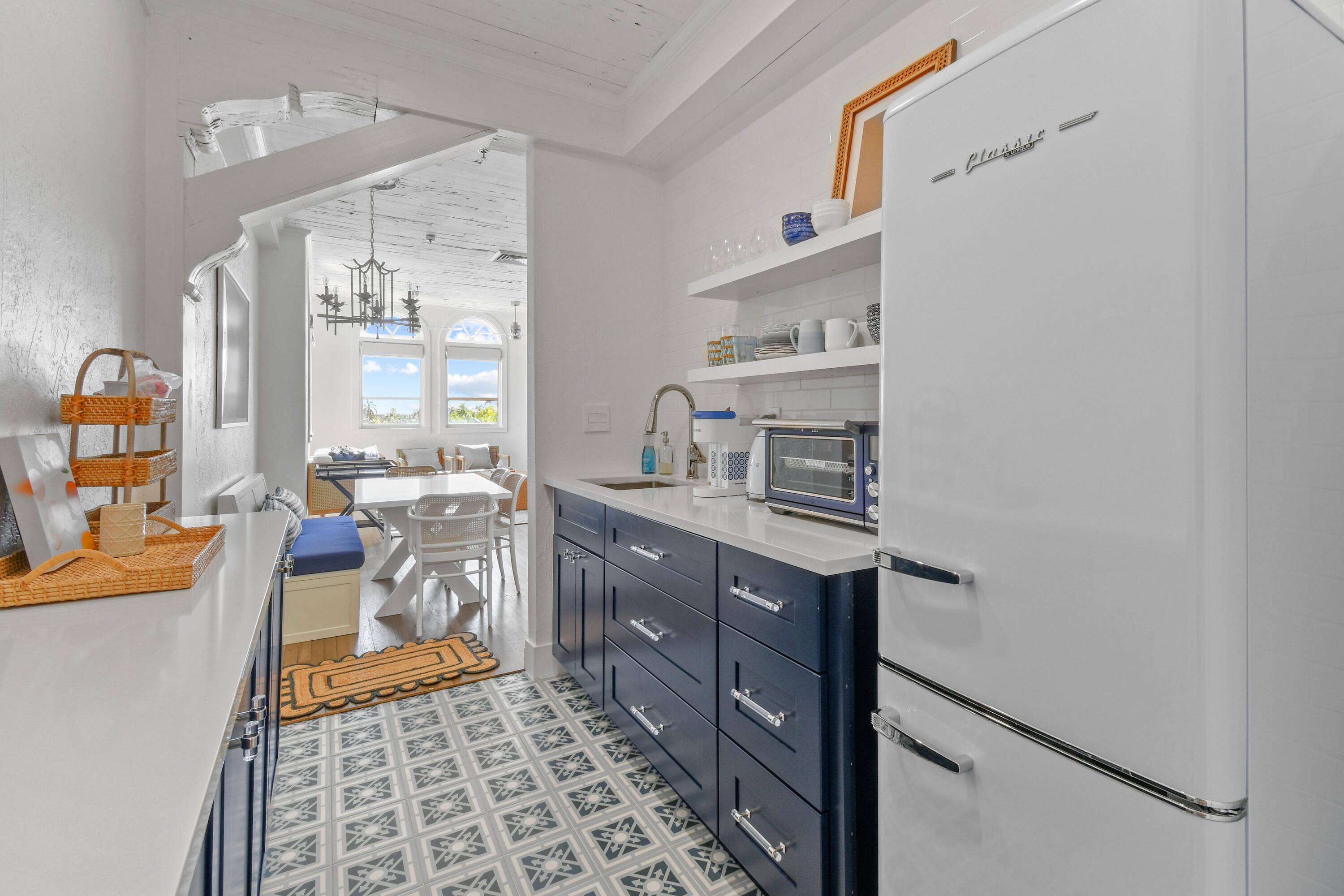 235 Sunrise Avenue Ph6