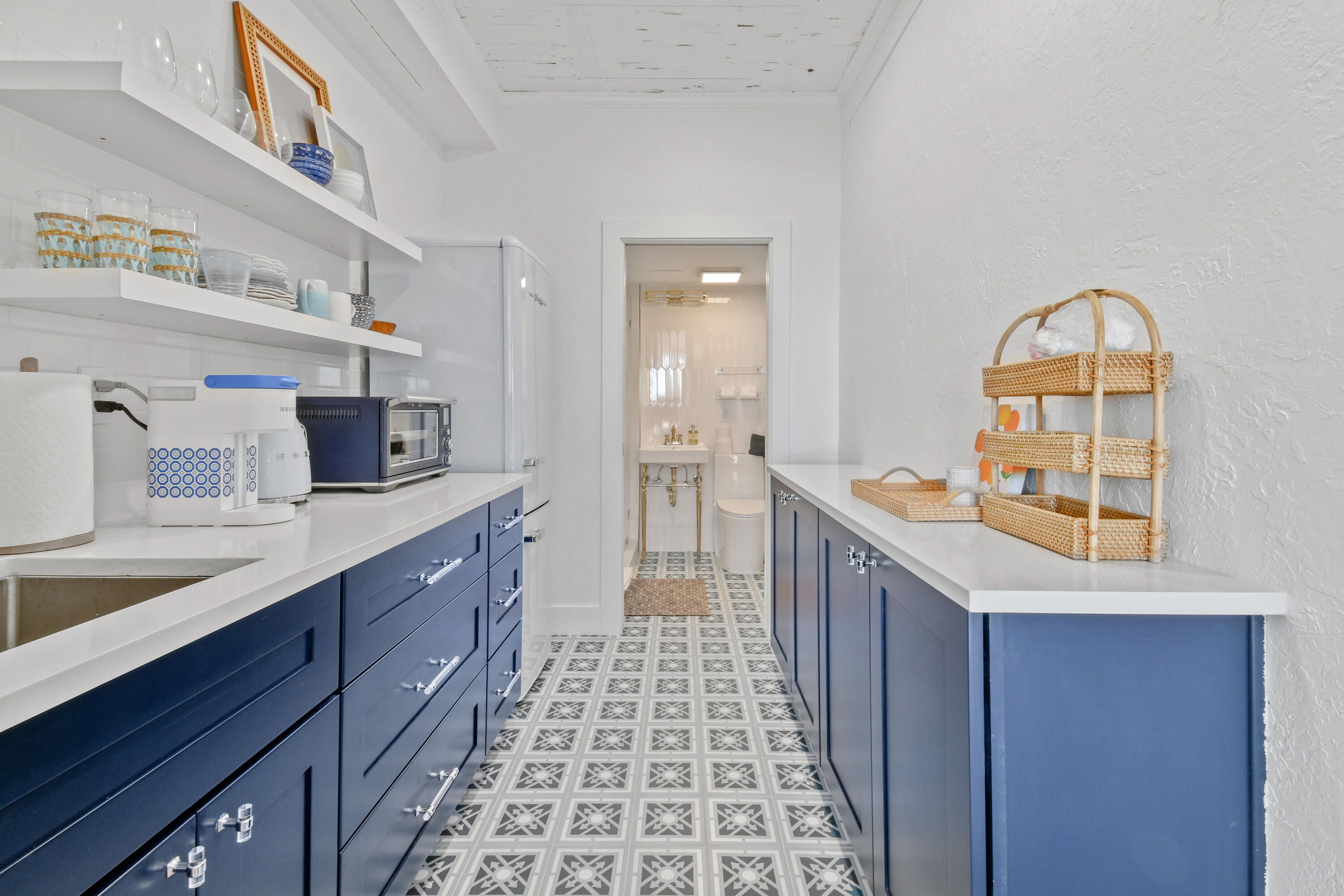 235 Sunrise Avenue Ph6