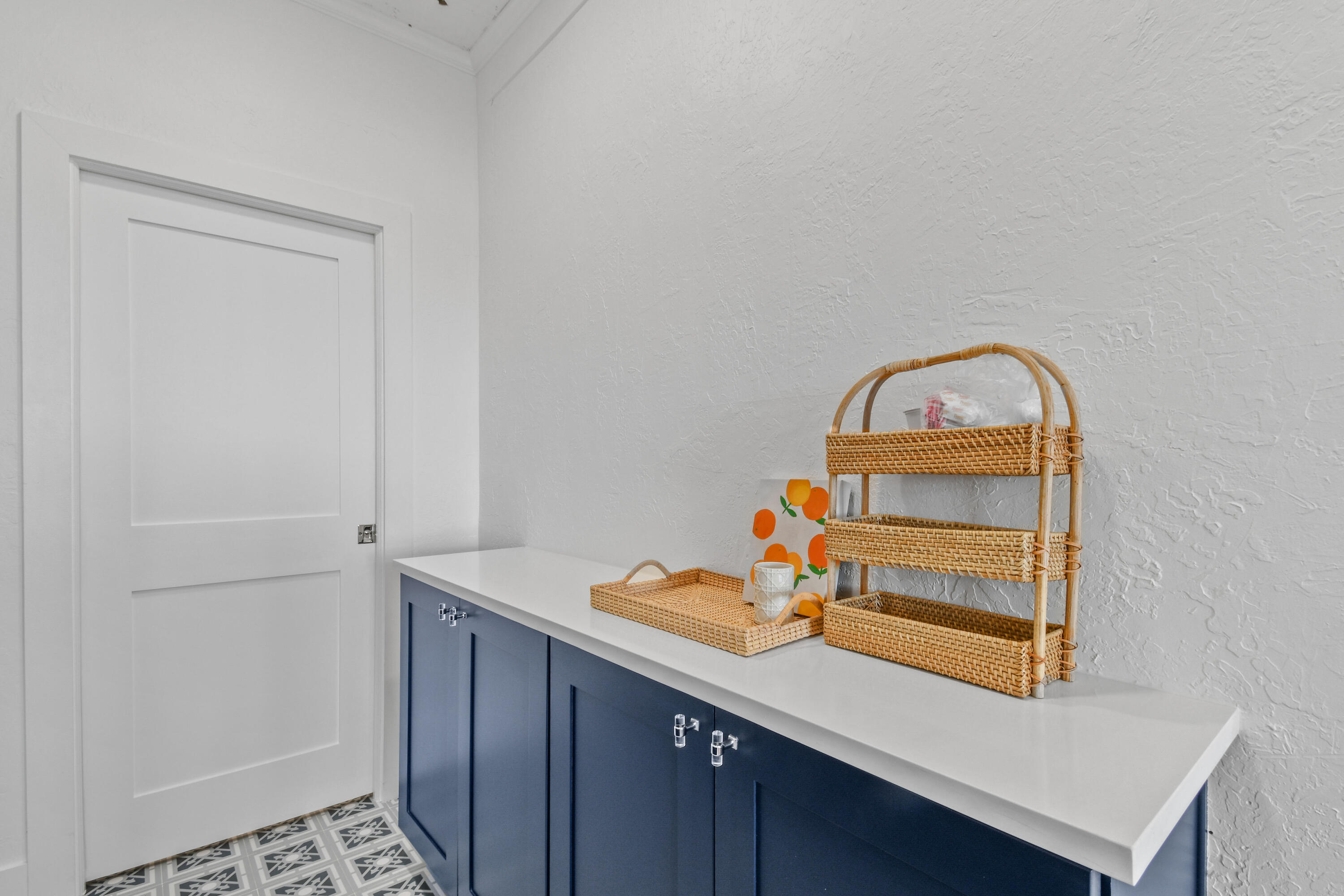 235 Sunrise Avenue Ph6