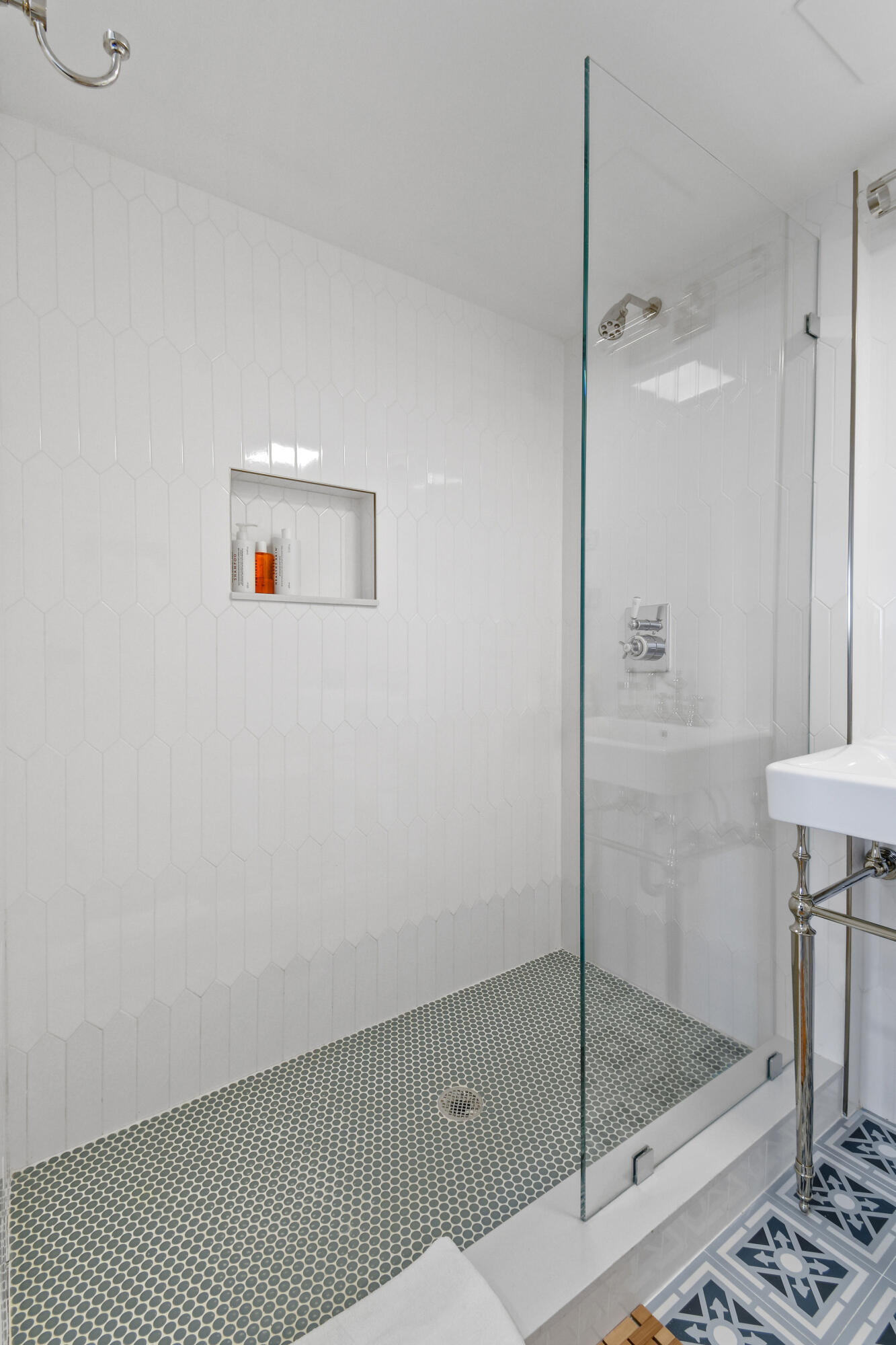 235 Sunrise Avenue Ph6