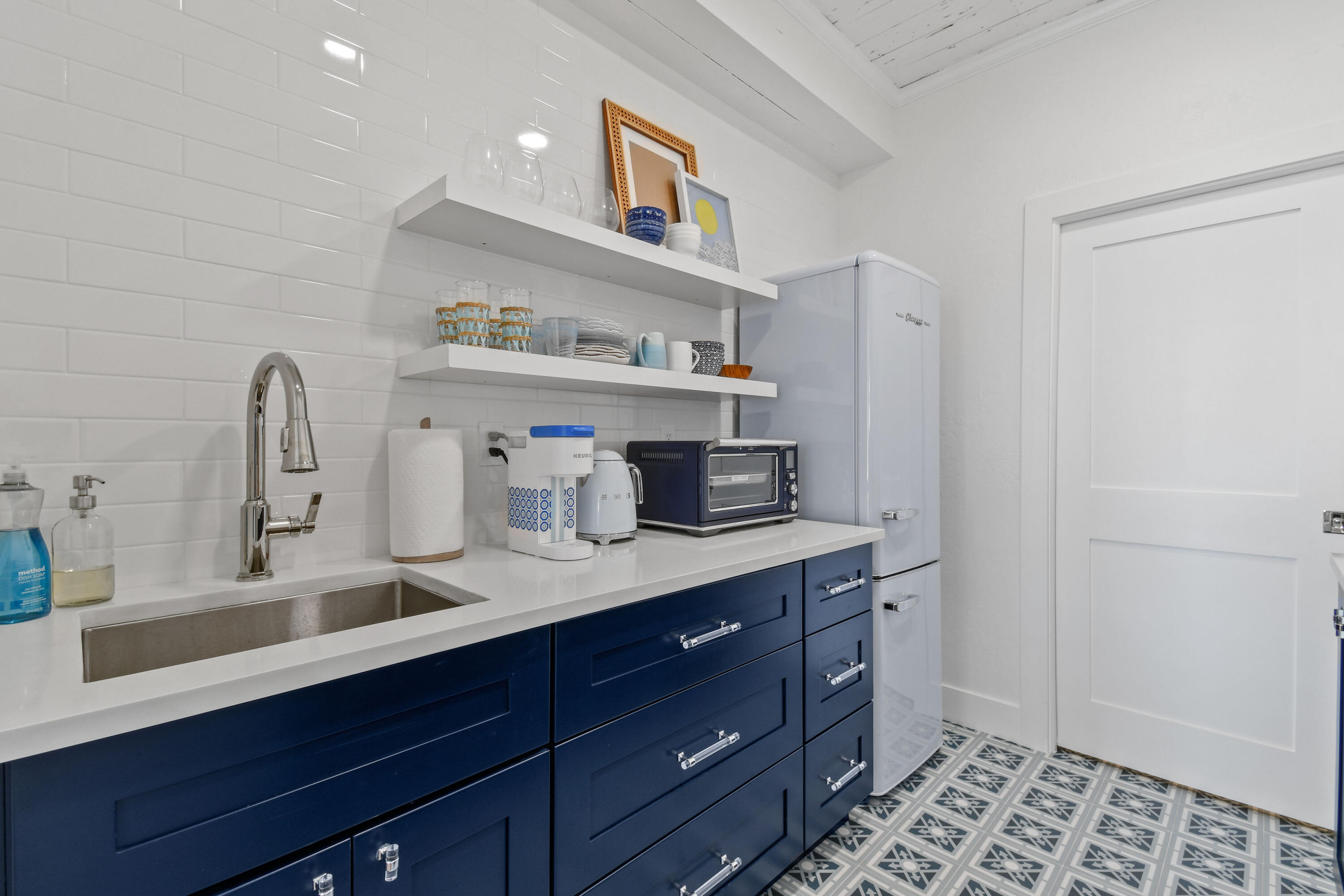 235 Sunrise Avenue Ph6