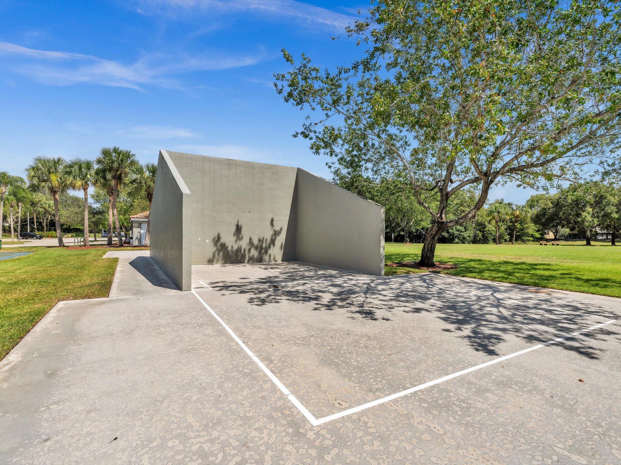 6419 Stonehurst Circle