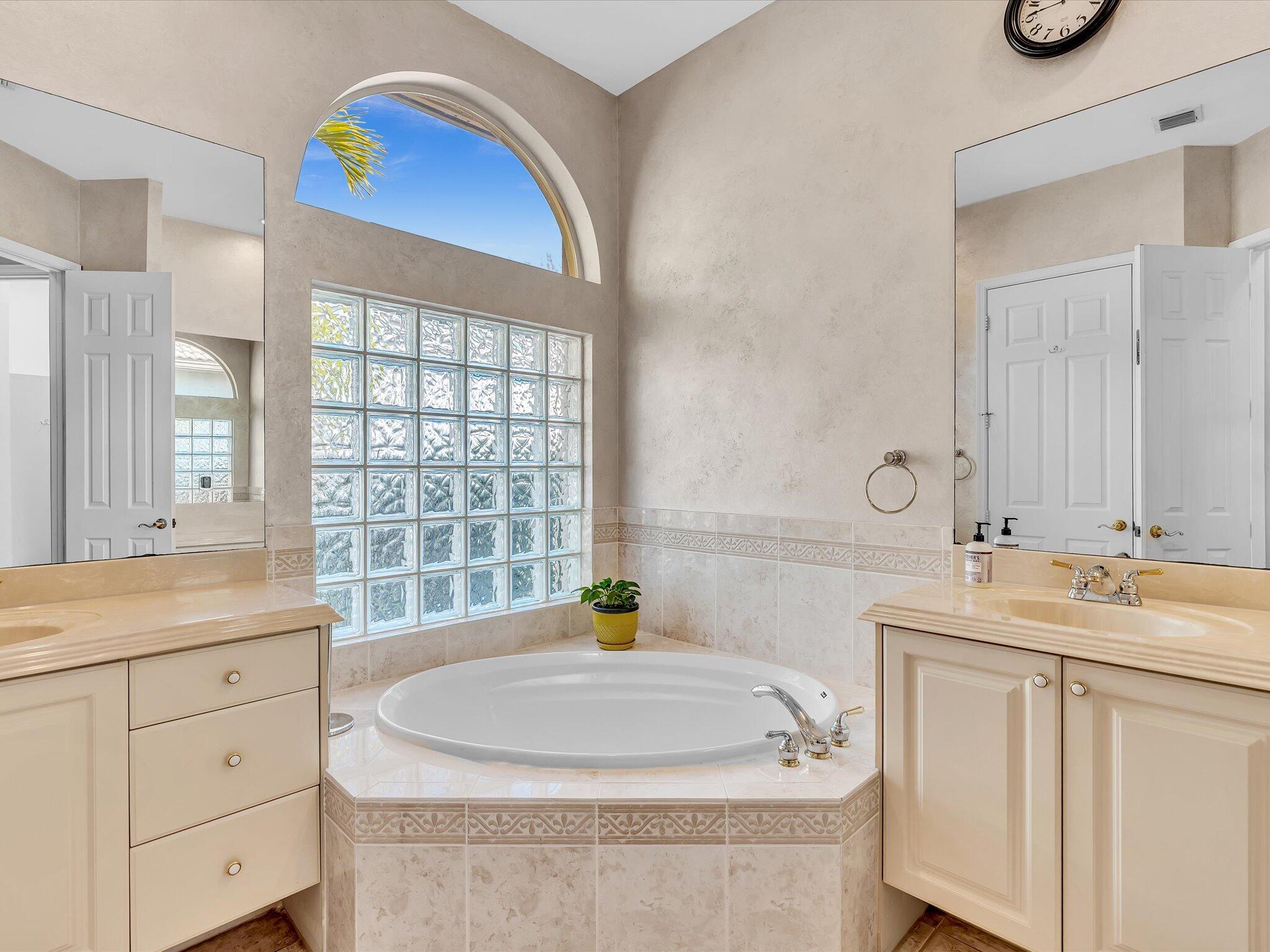 6419 Stonehurst Circle