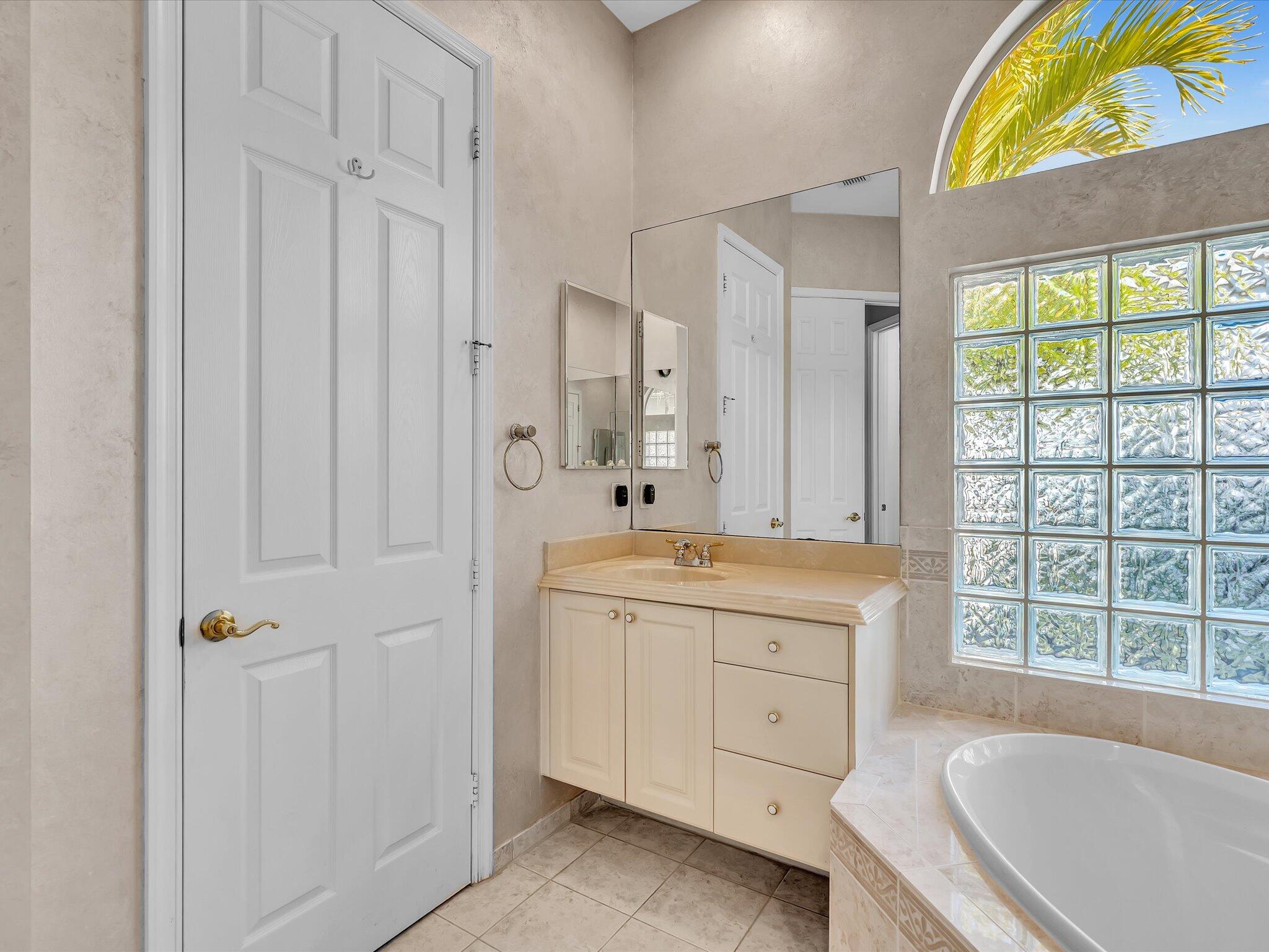 6419 Stonehurst Circle