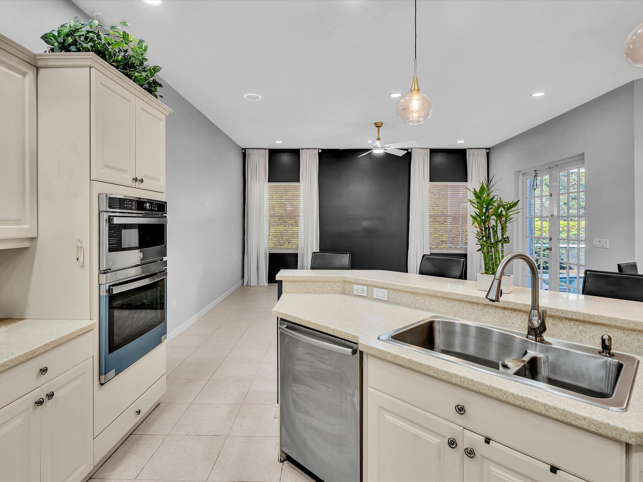 6419 Stonehurst Circle