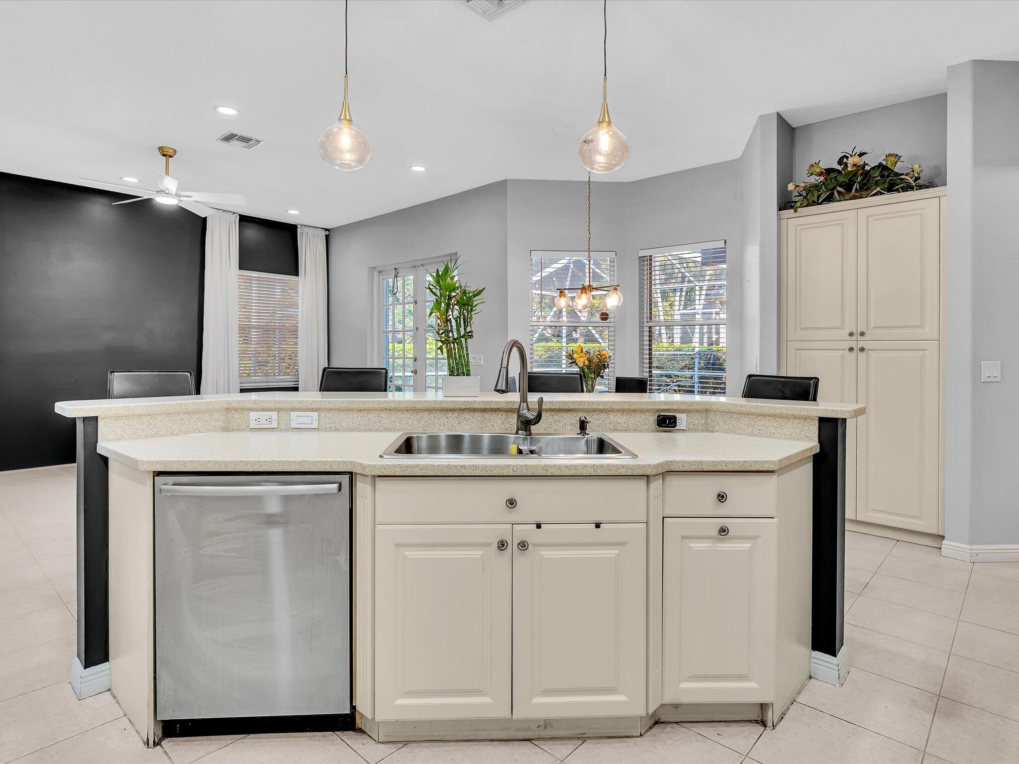 6419 Stonehurst Circle