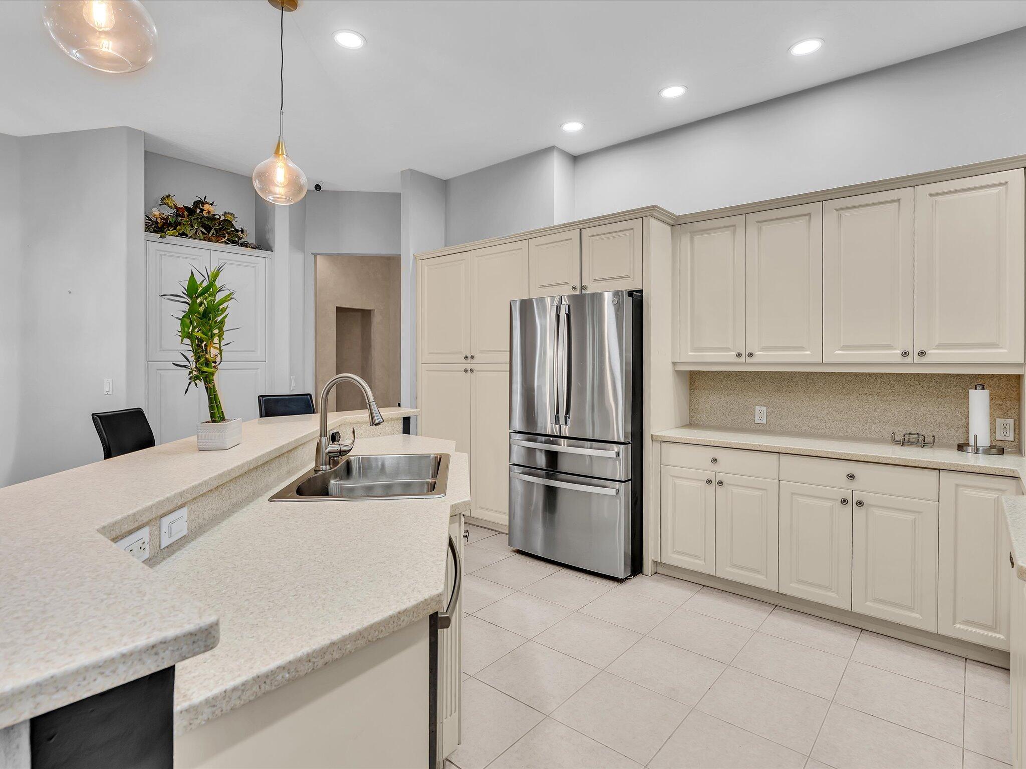 6419 Stonehurst Circle