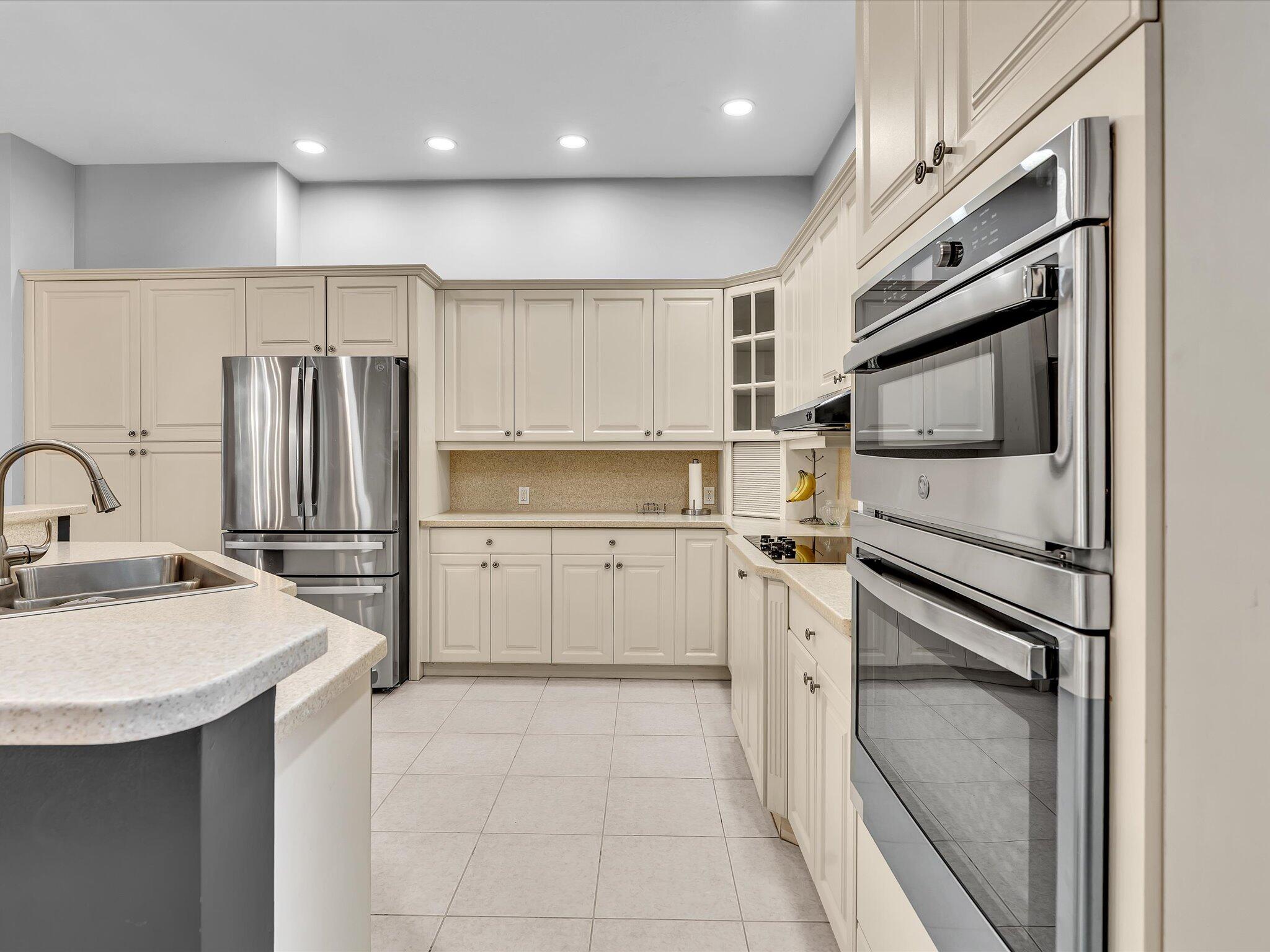 6419 Stonehurst Circle