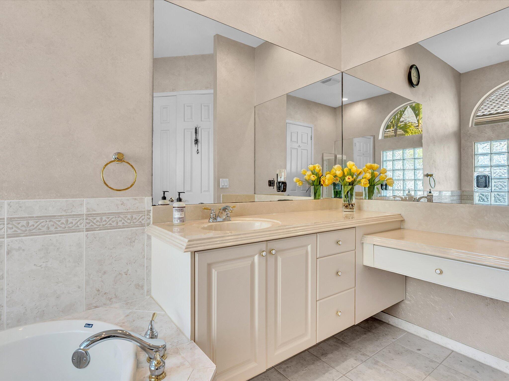 6419 Stonehurst Circle