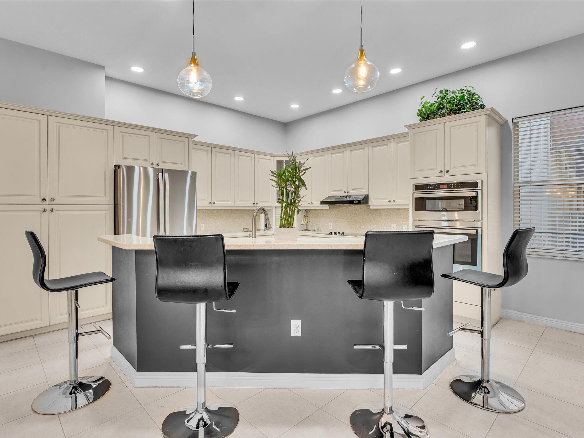 6419 Stonehurst Circle