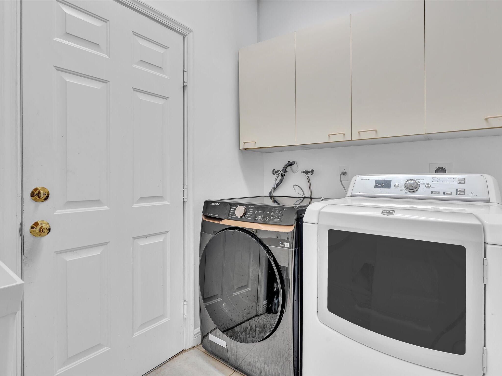 6419 Stonehurst Circle