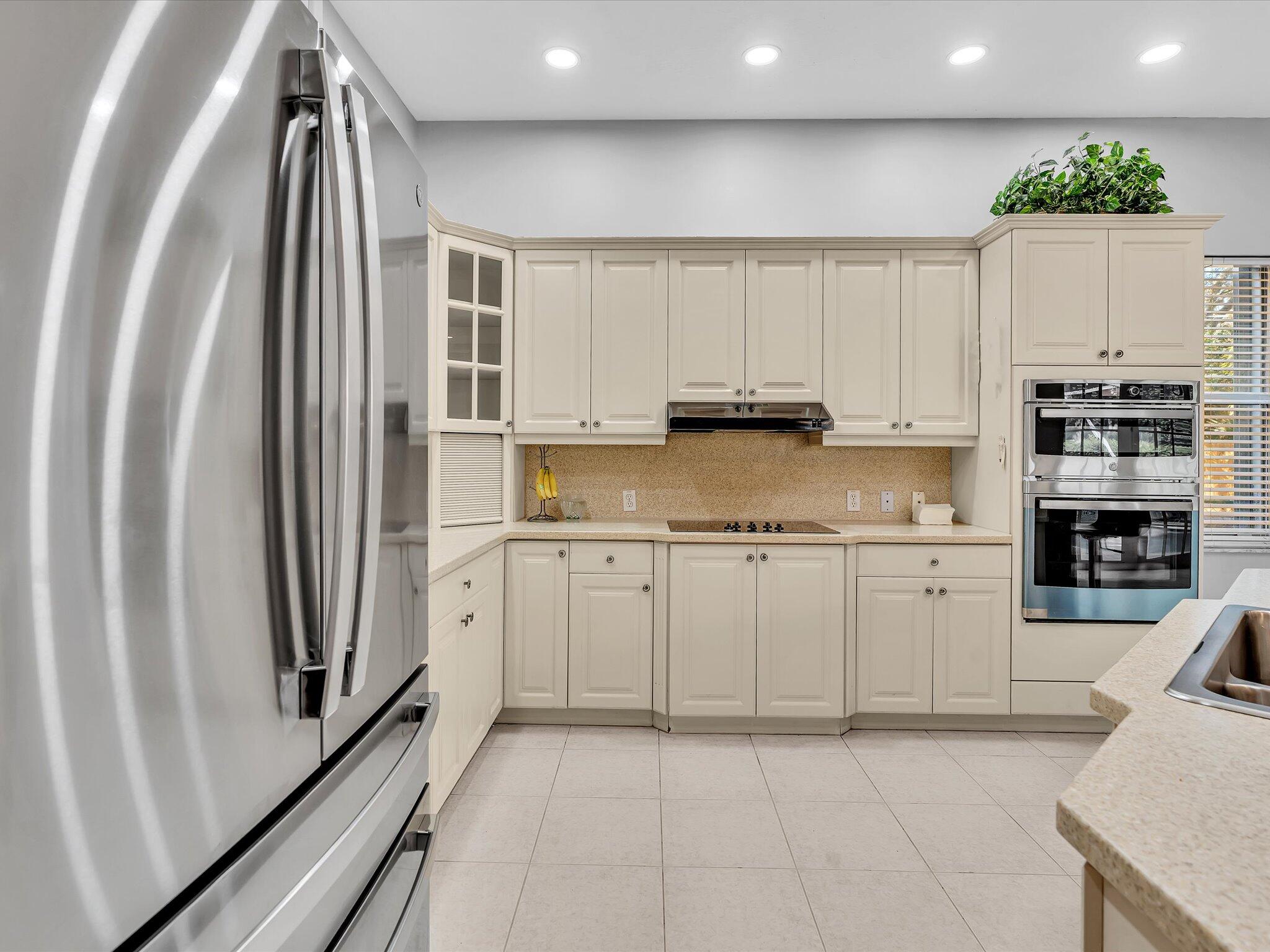 6419 Stonehurst Circle