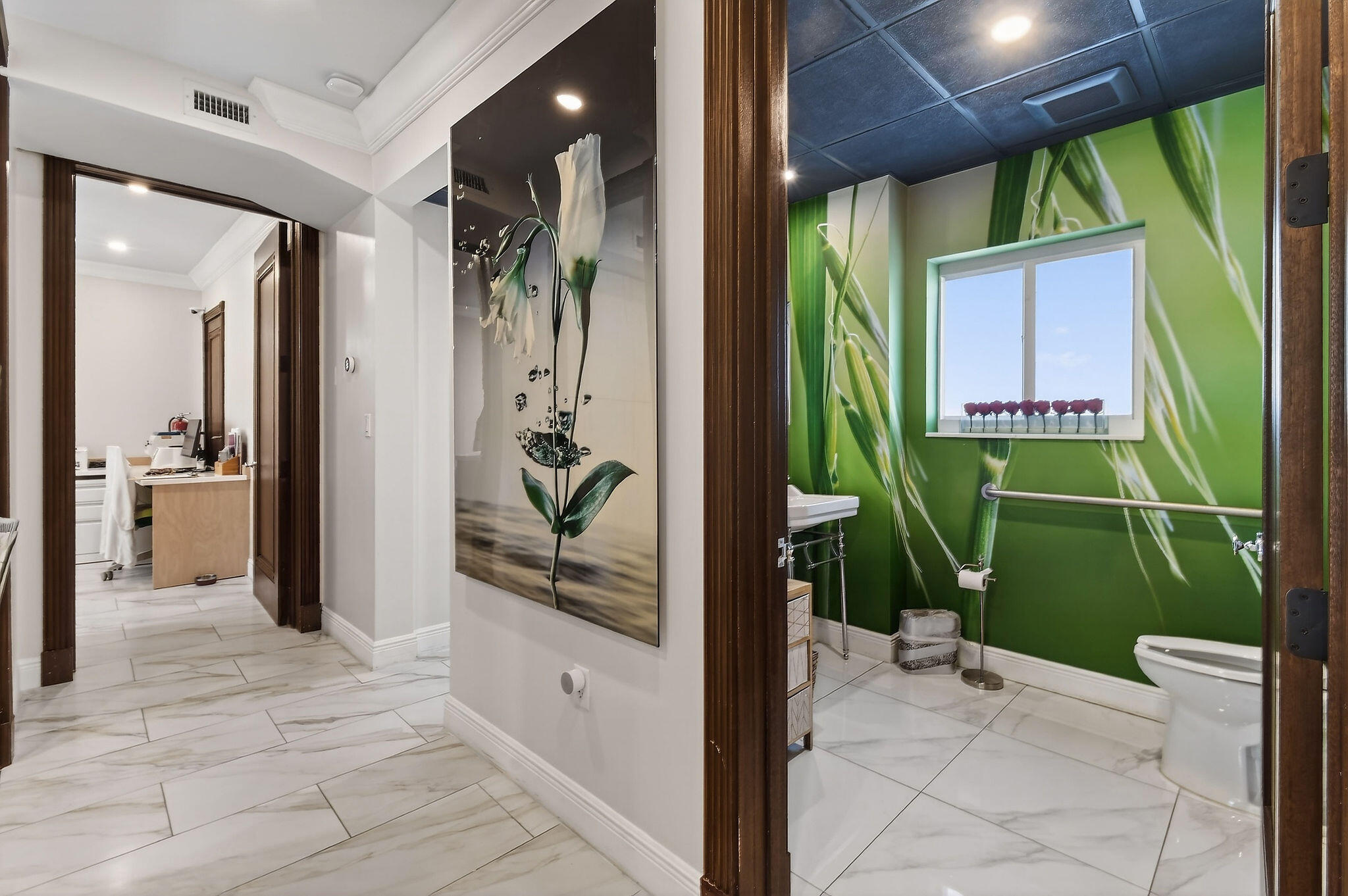 249 Peruvian Avenue 1811