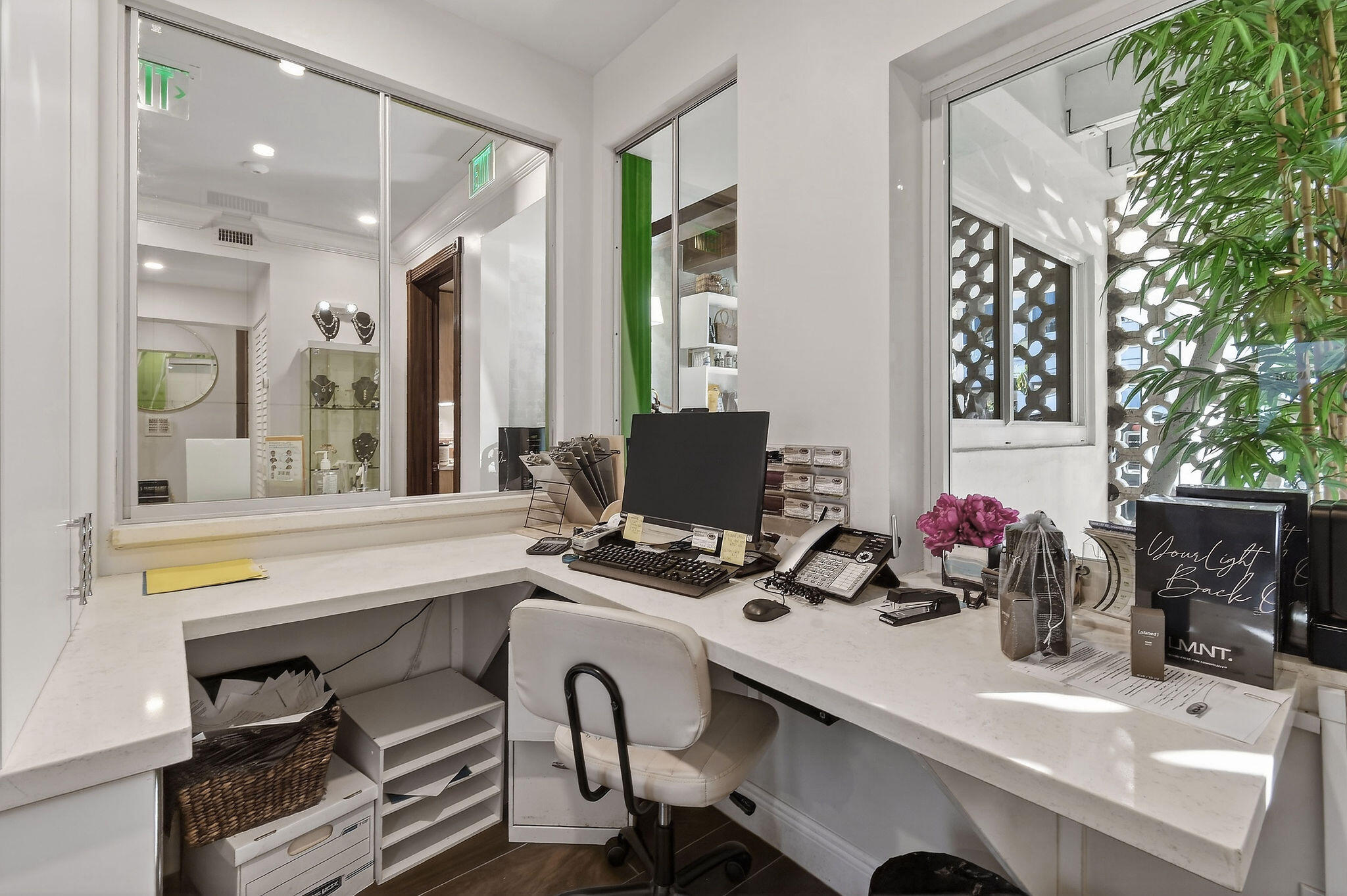 249 Peruvian Avenue 1811