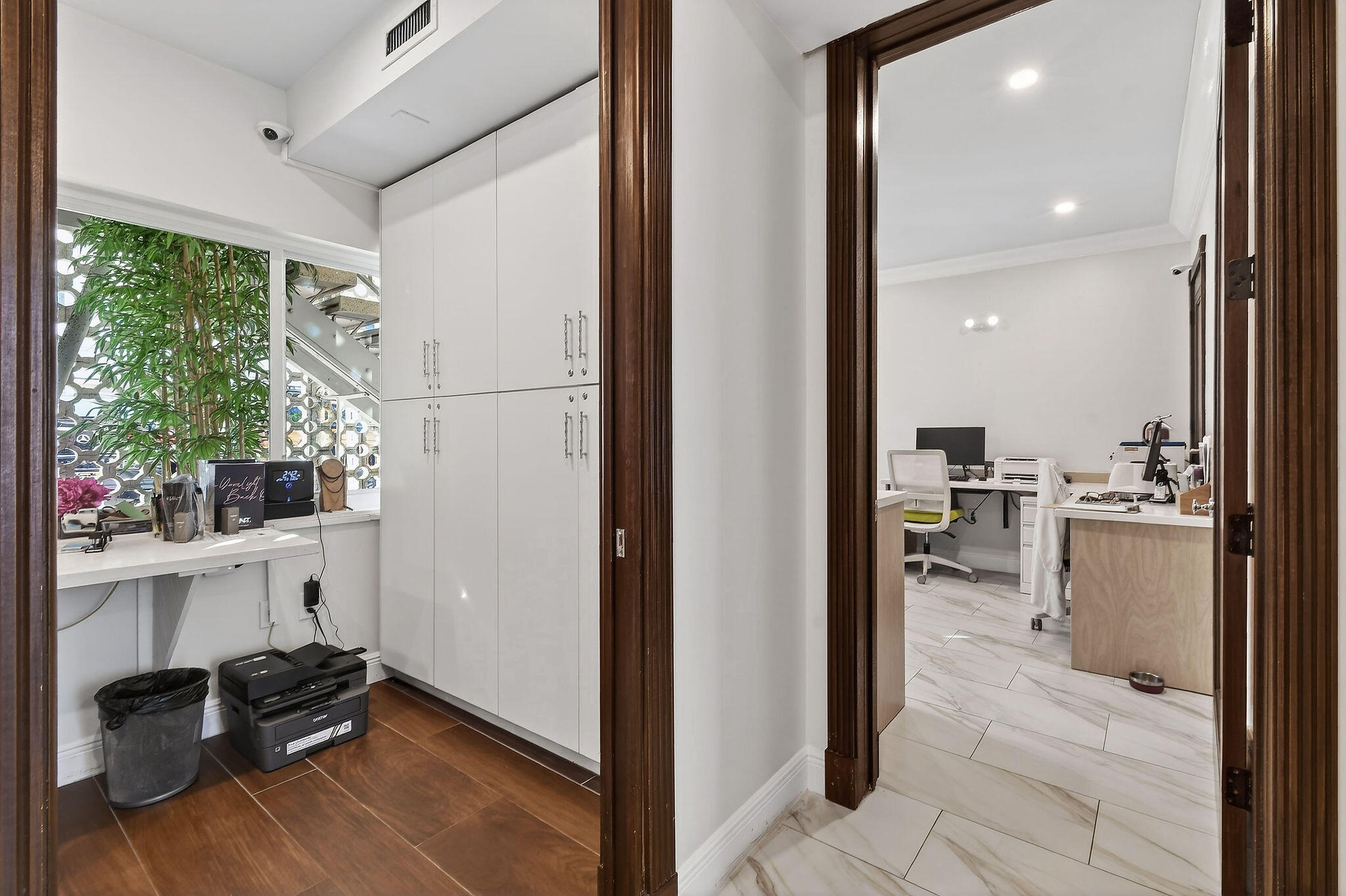 249 Peruvian Avenue 1811