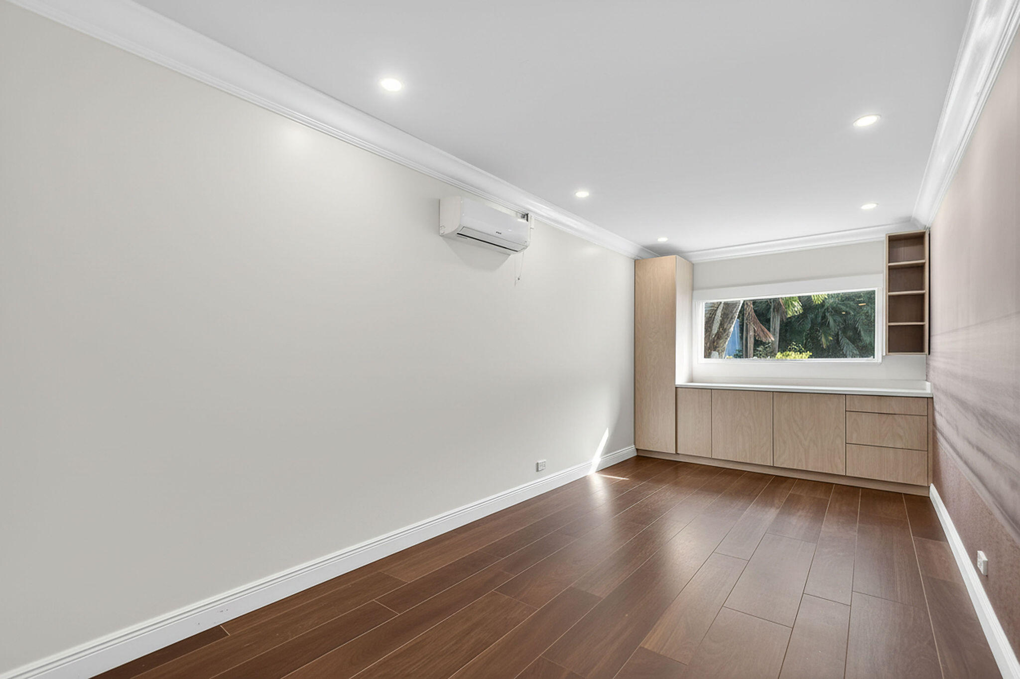 249 Peruvian Avenue 1811