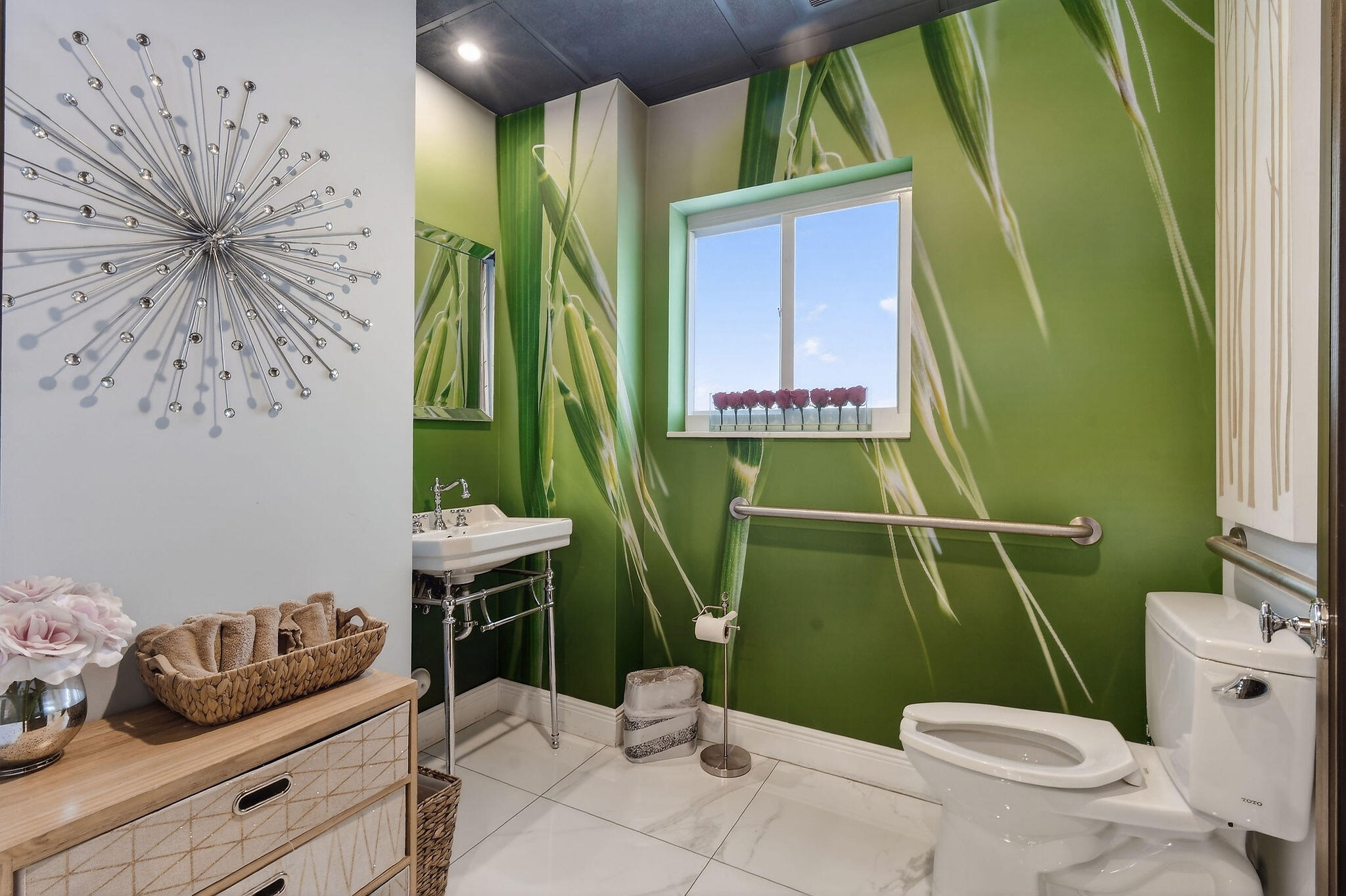 249 Peruvian Avenue 1811