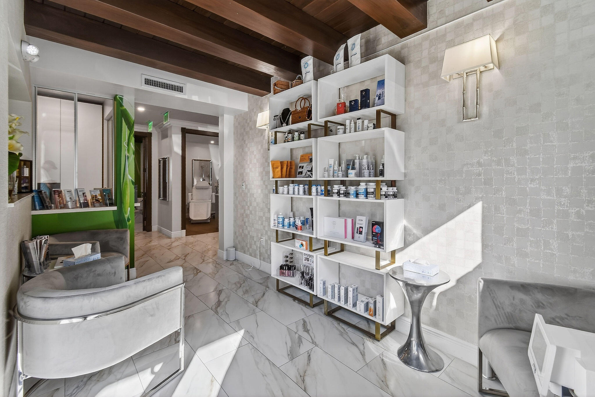 249 Peruvian Avenue 1811