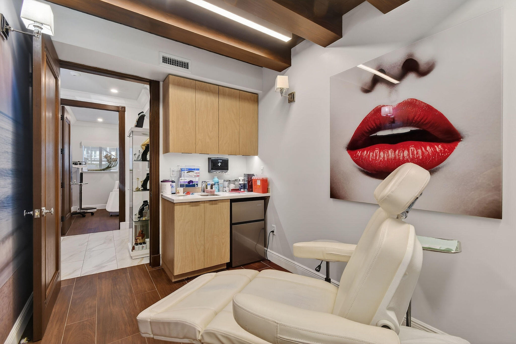 249 Peruvian Avenue 1811