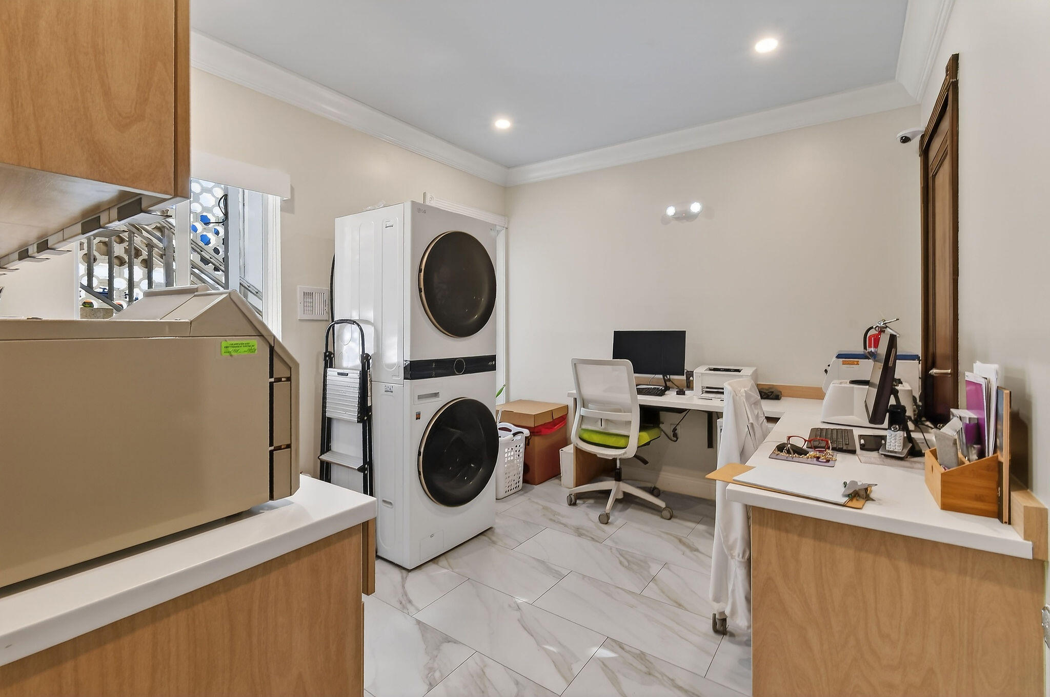 249 Peruvian Avenue 1811