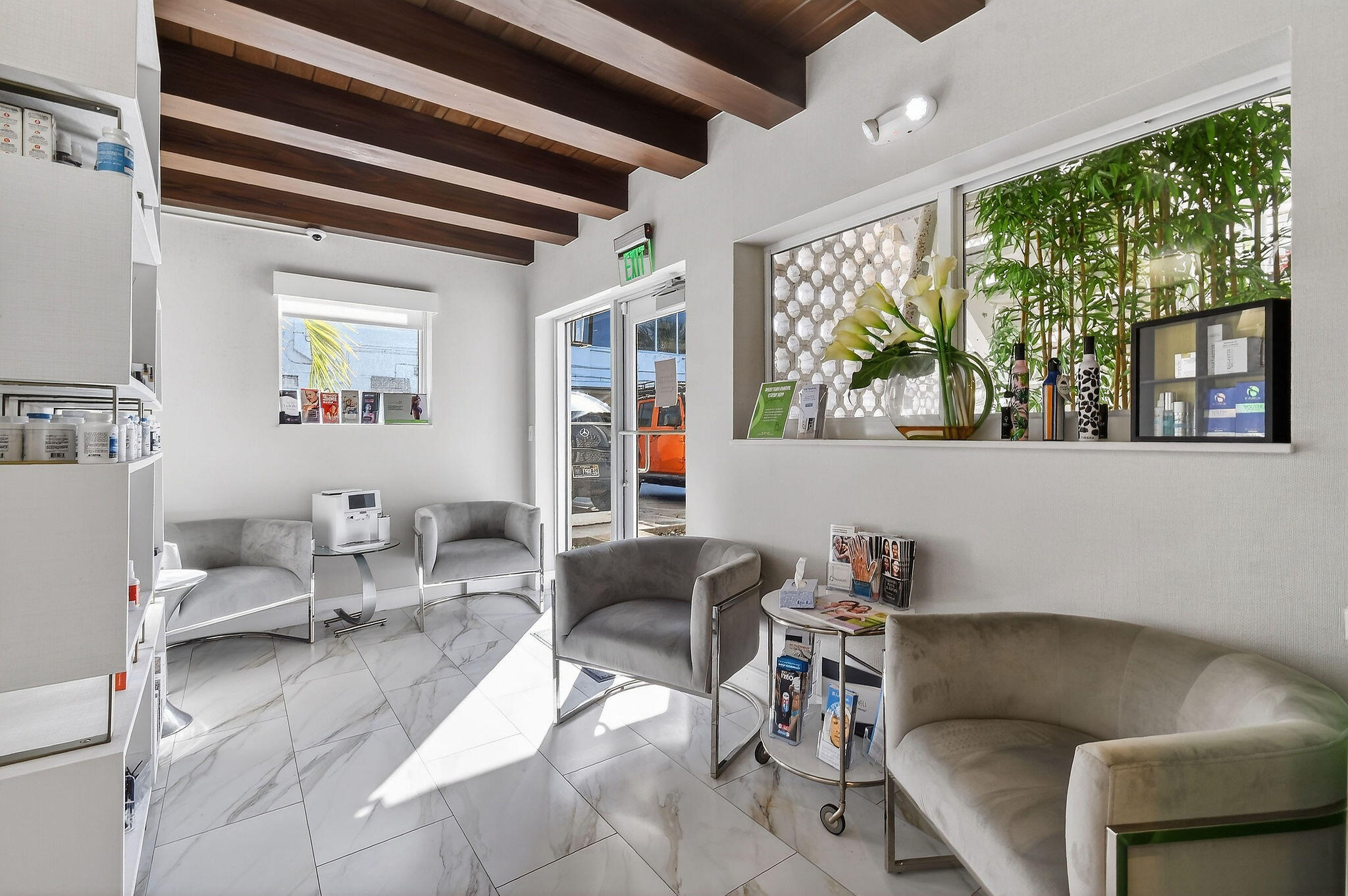 249 Peruvian Avenue 1811