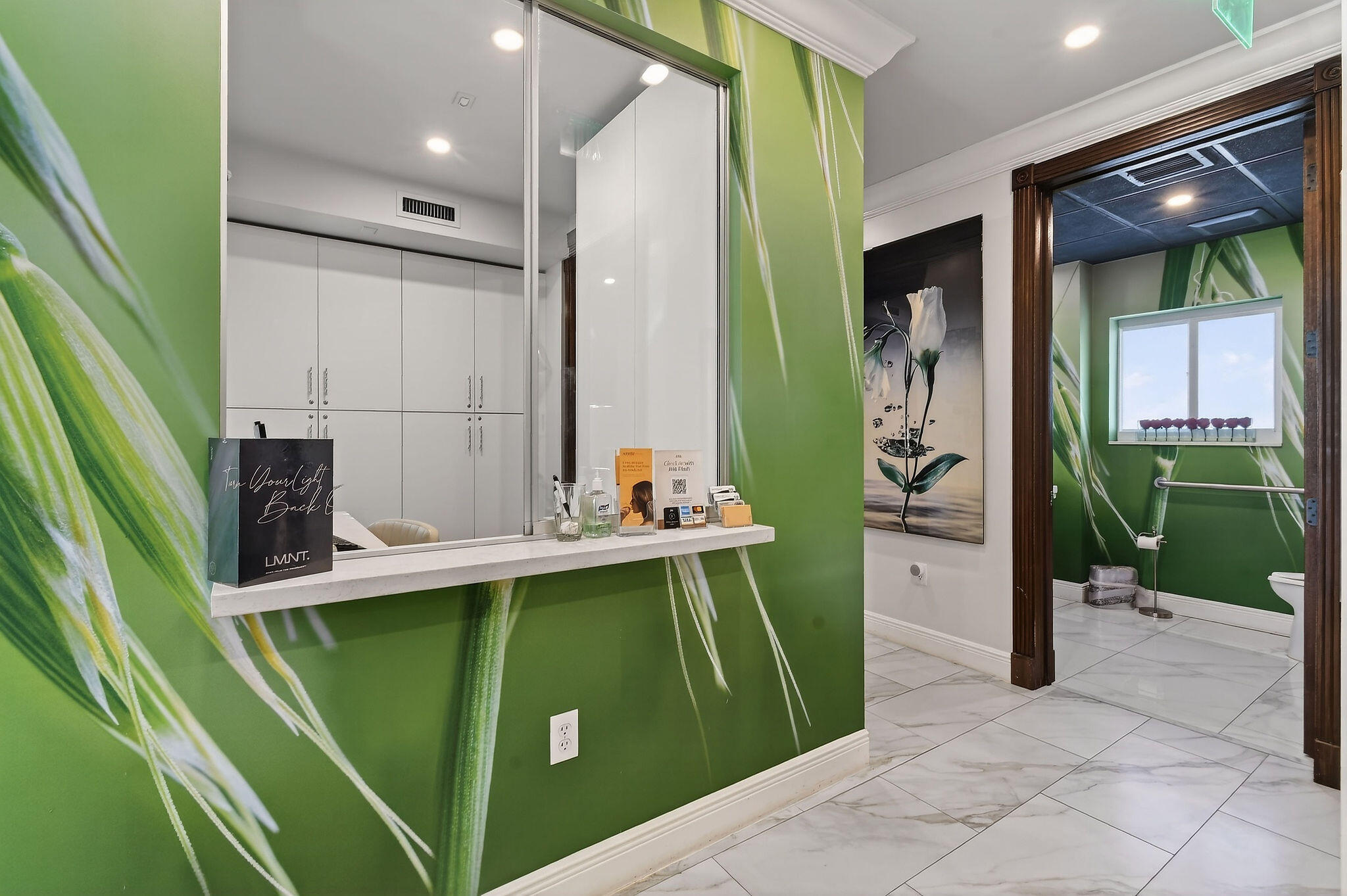 249 Peruvian Avenue 1811