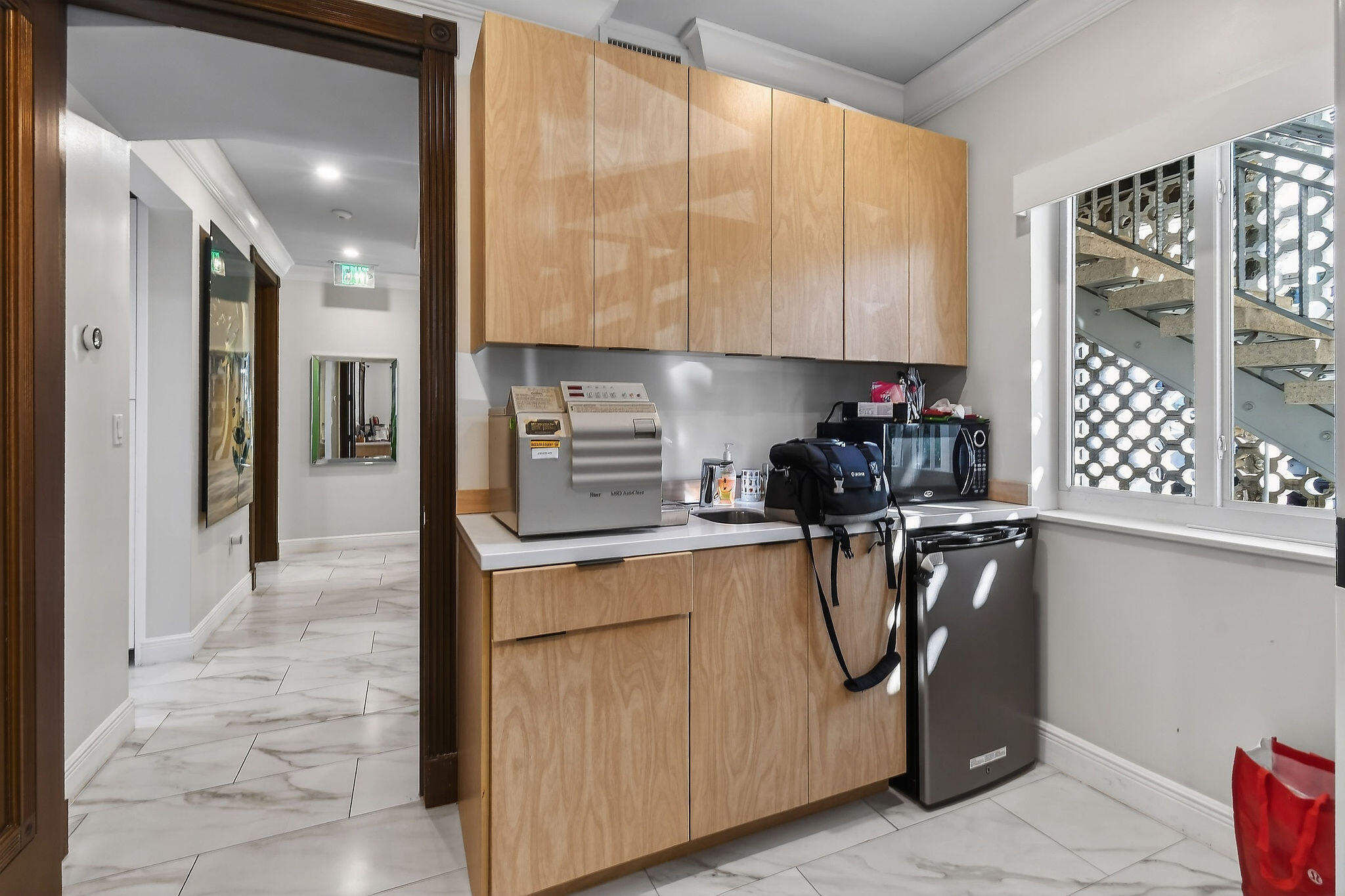 249 Peruvian Avenue 1811