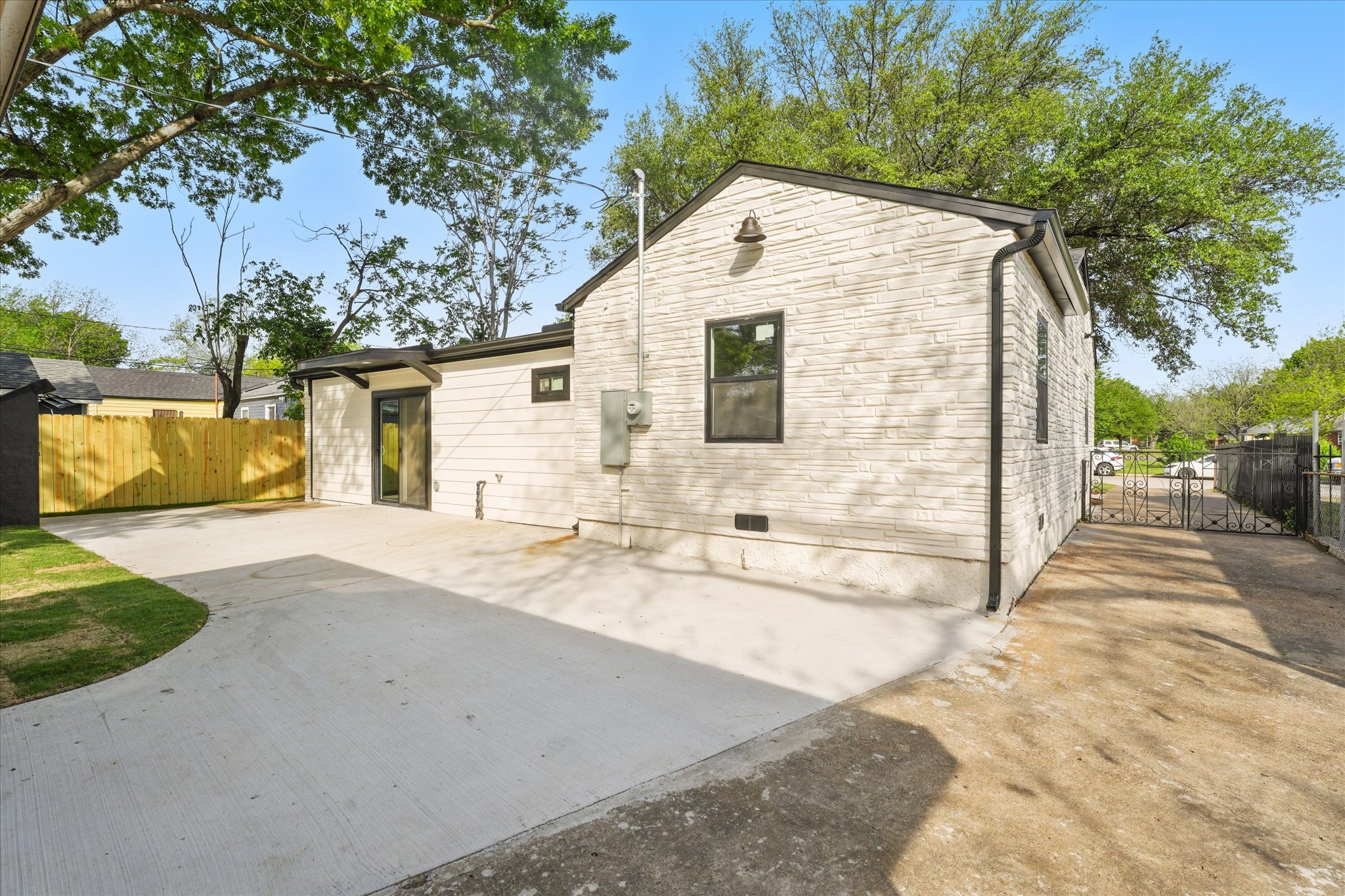 2912 Grayson Drive