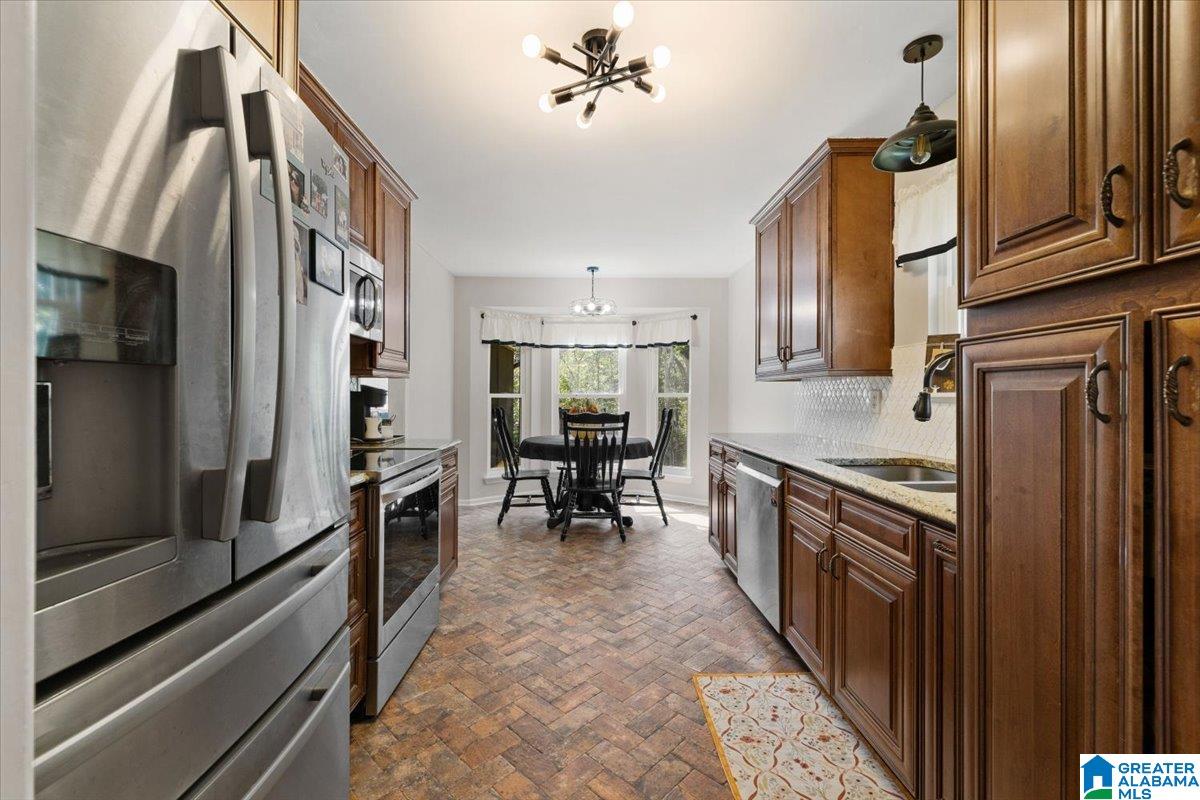 904 GARDENVIEW CIRCLE