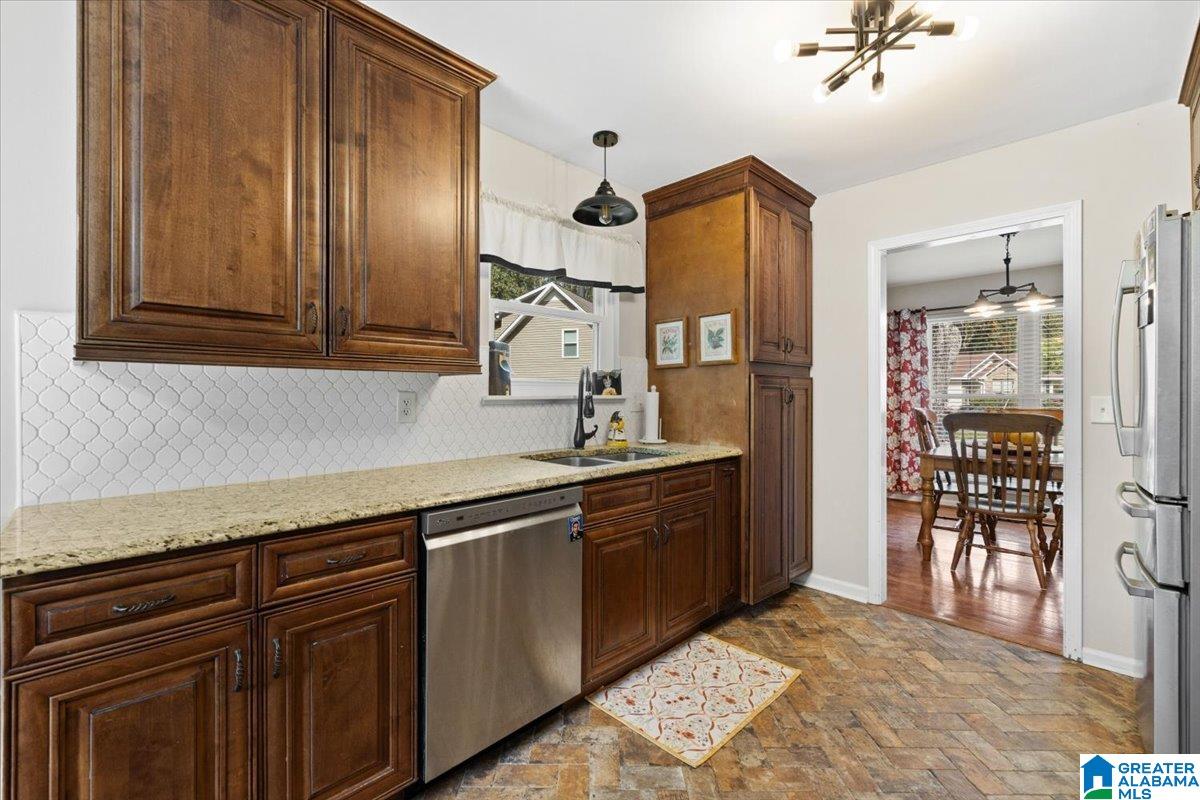 904 GARDENVIEW CIRCLE