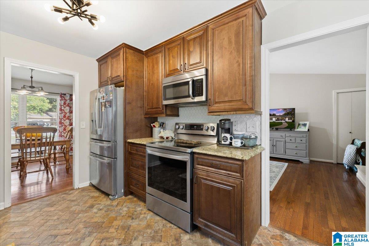 904 GARDENVIEW CIRCLE