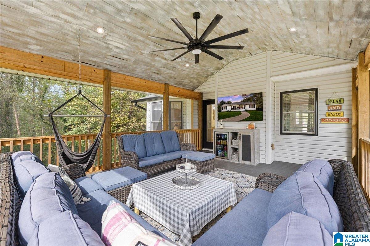 904 GARDENVIEW CIRCLE