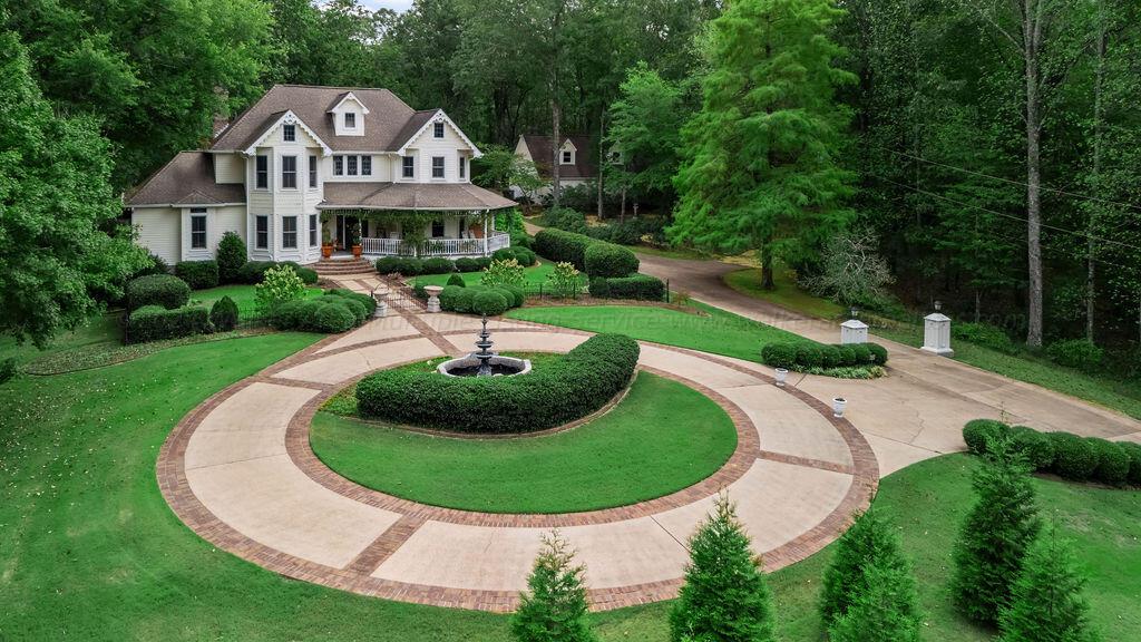 2601 VICTORIAN Dr
