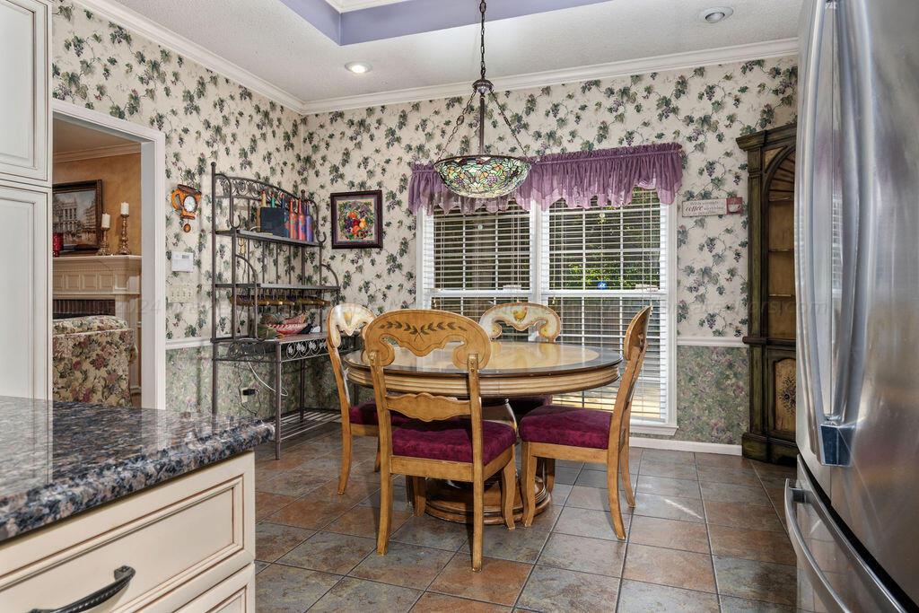 2206 OVERBOOK Dr