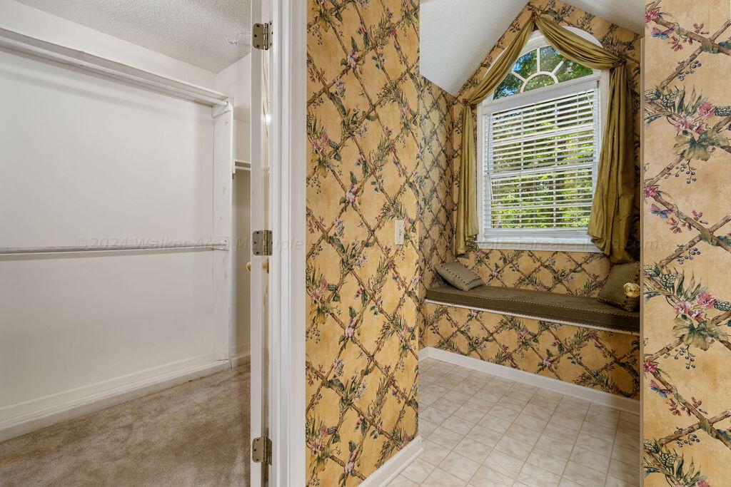 2206 OVERBOOK Dr