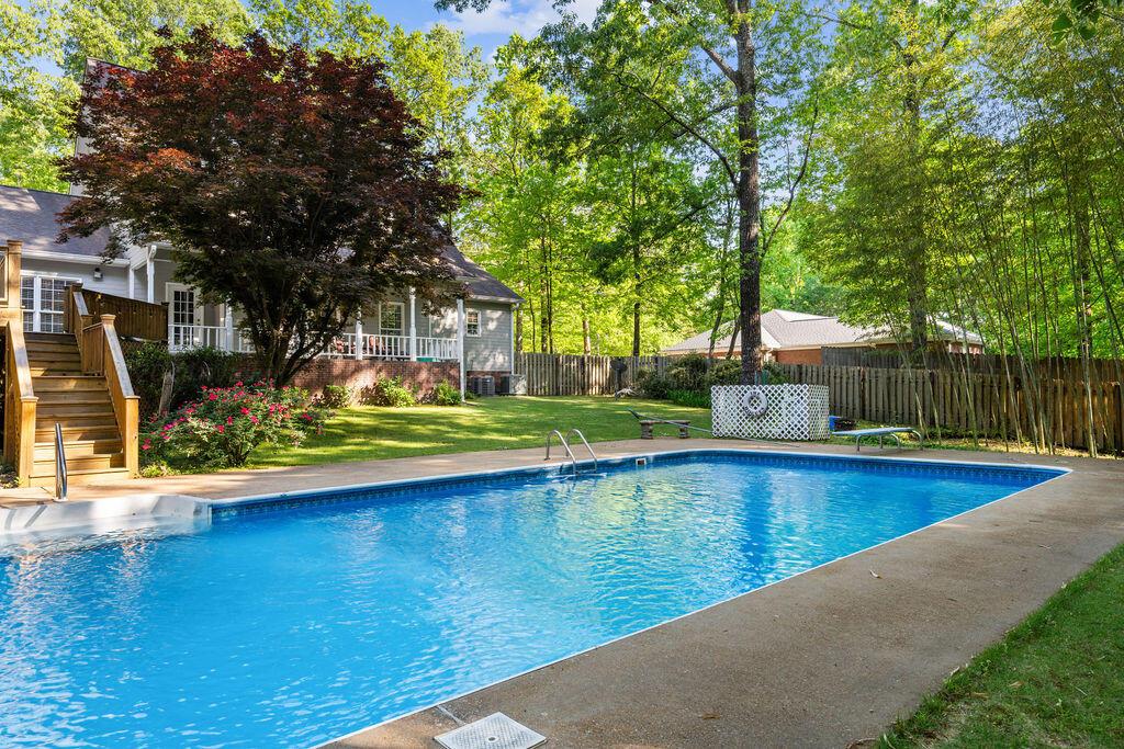 2206 OVERBOOK Dr