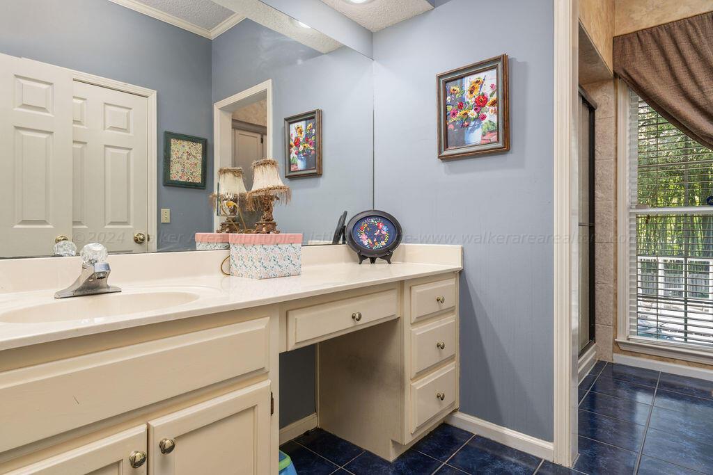 2206 OVERBOOK Dr
